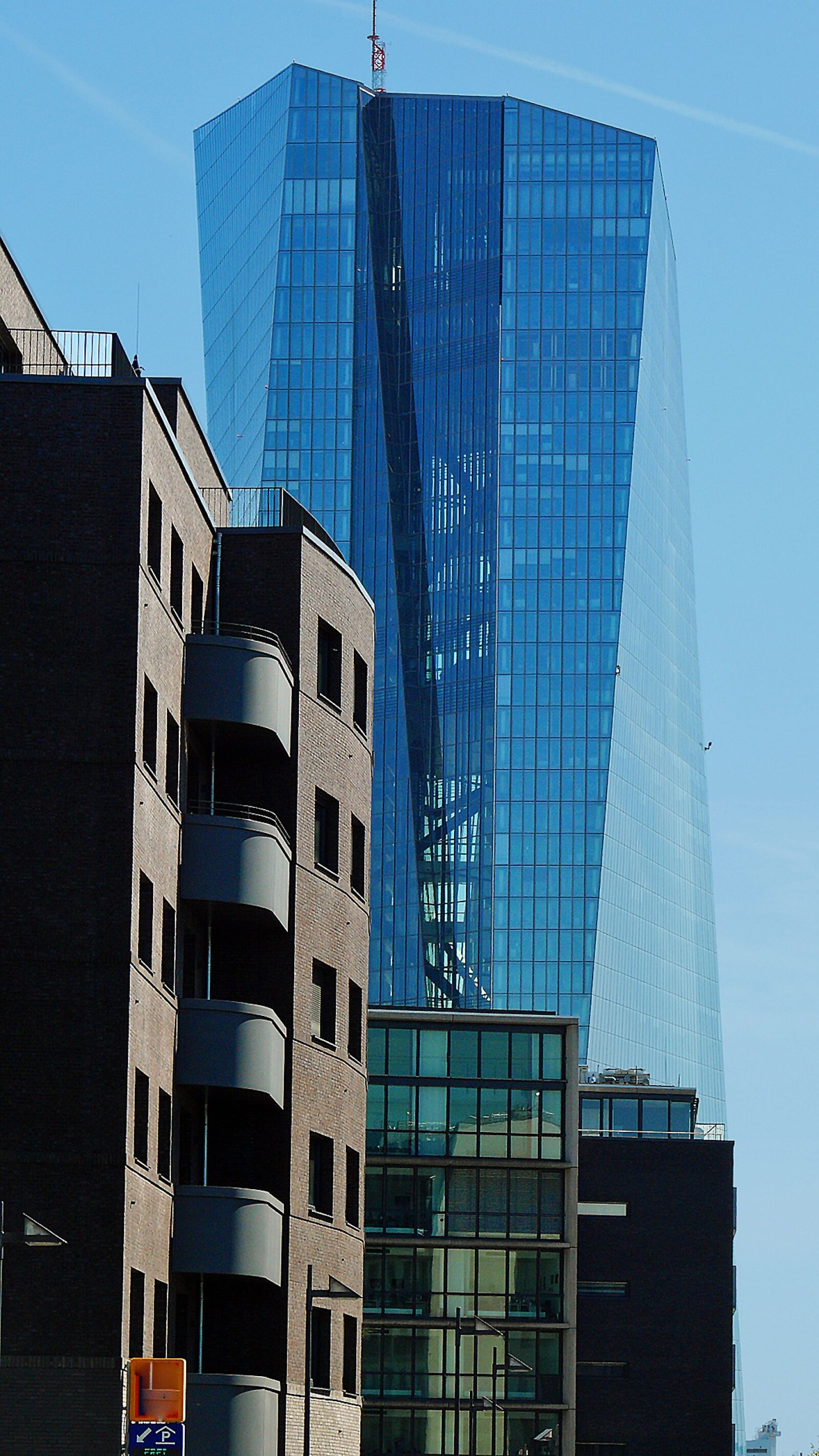 Leica V-LUX 1 sample photo. Ecb, bank, euro photography
