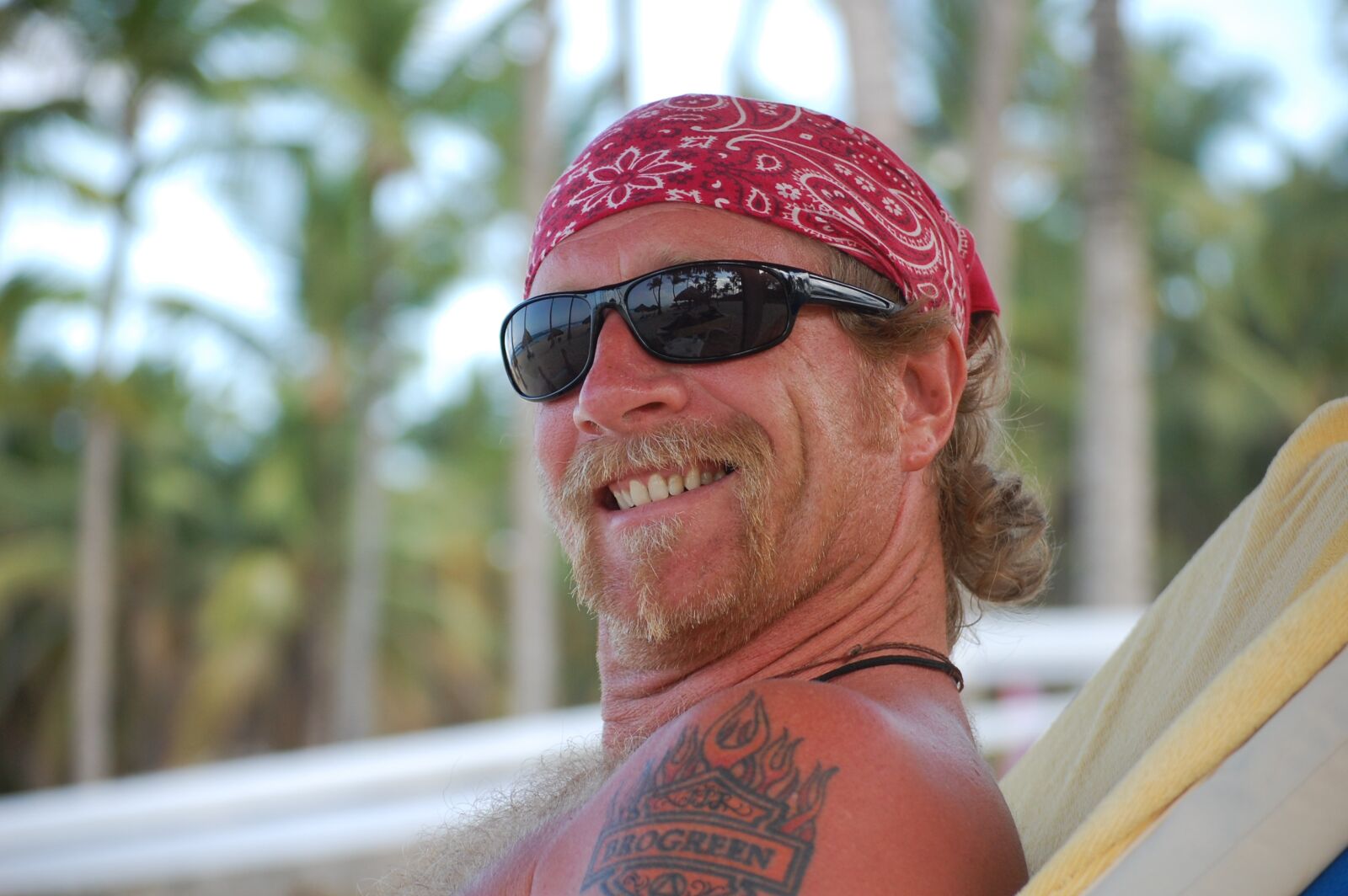 Nikon D40 sample photo. Beach, sunglasses, ocean photography
