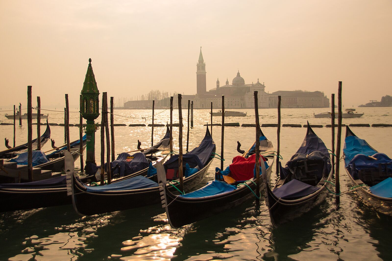 Canon EOS 80D sample photo. Venice, gondolas, sunrise photography