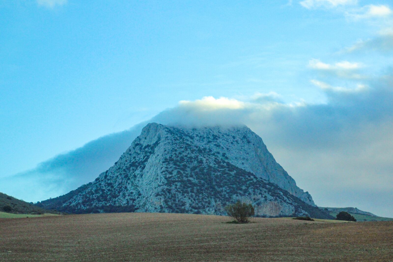 Canon EOS 600D (Rebel EOS T3i / EOS Kiss X5) sample photo. Mountain, sunrise, nature photography