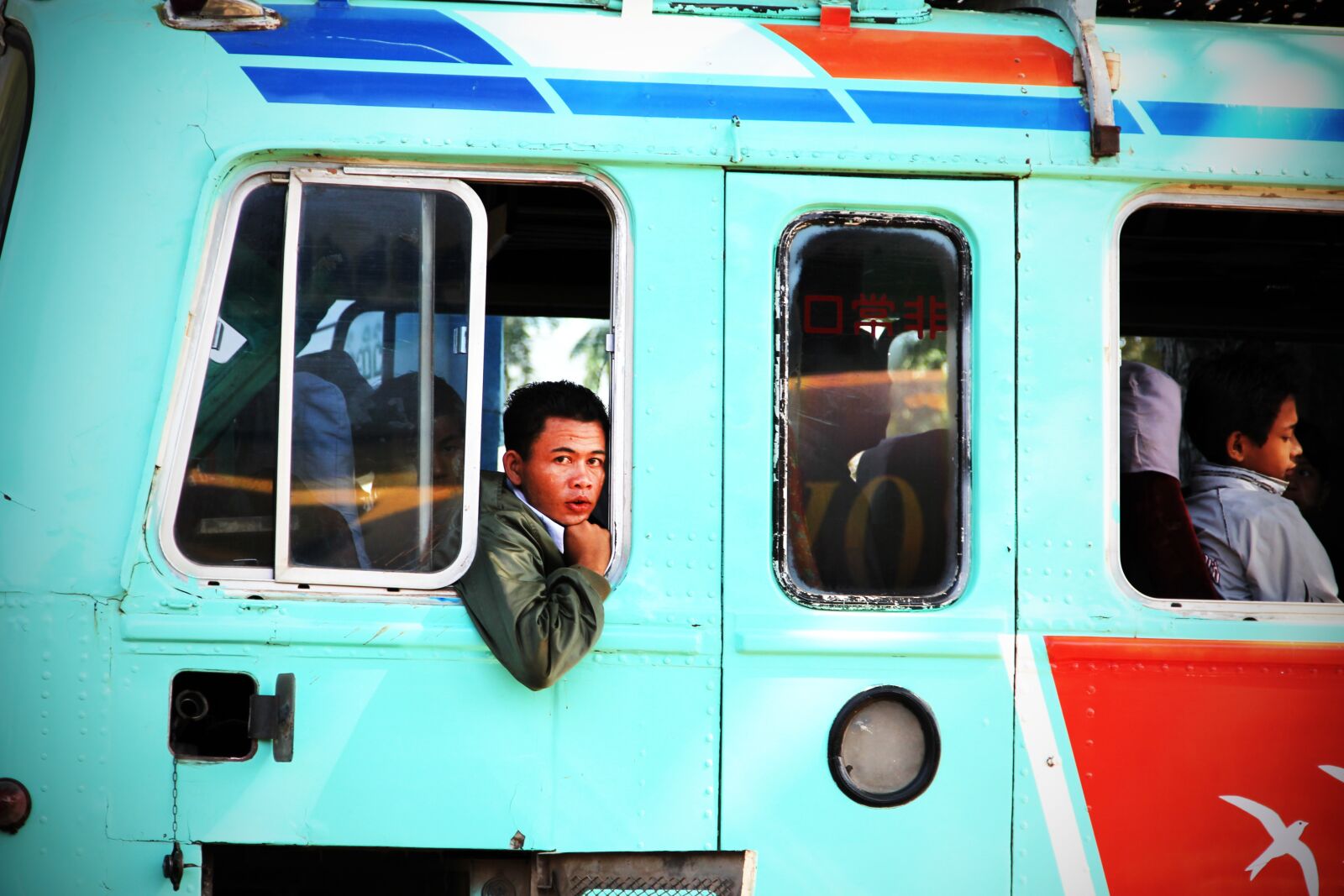 Canon EF-S 18-135mm F3.5-5.6 IS sample photo. Bus passenger, bus, service photography