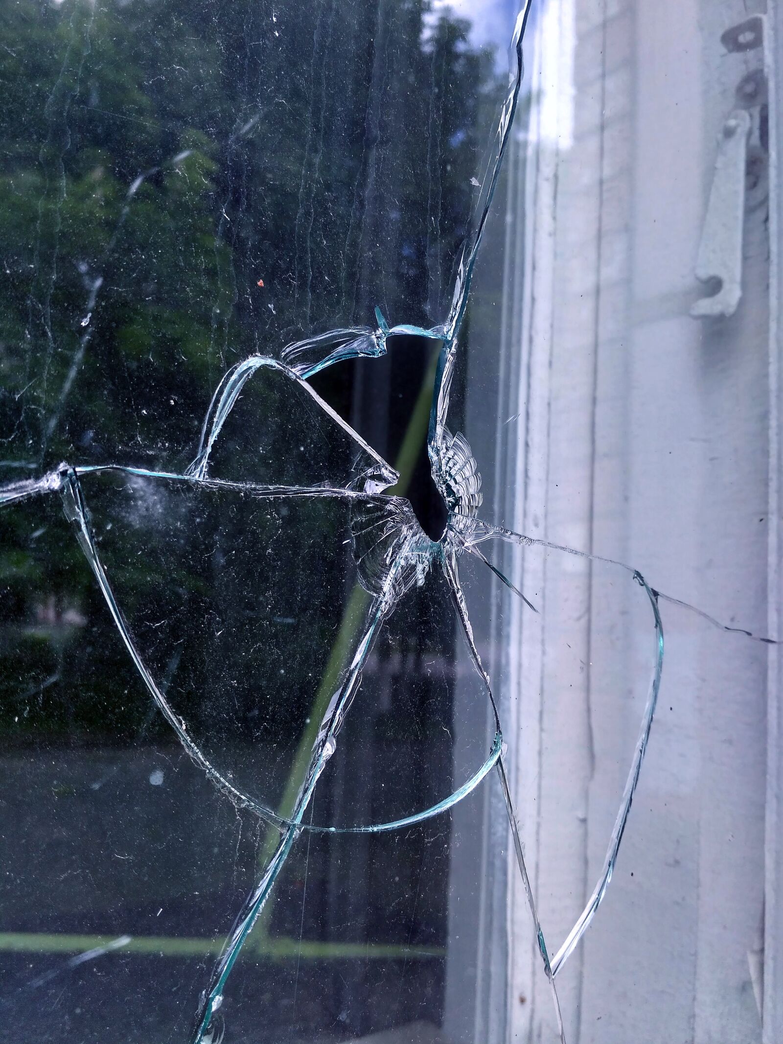 Xiaomi Redmi 3 sample photo. Window, broken, old photography