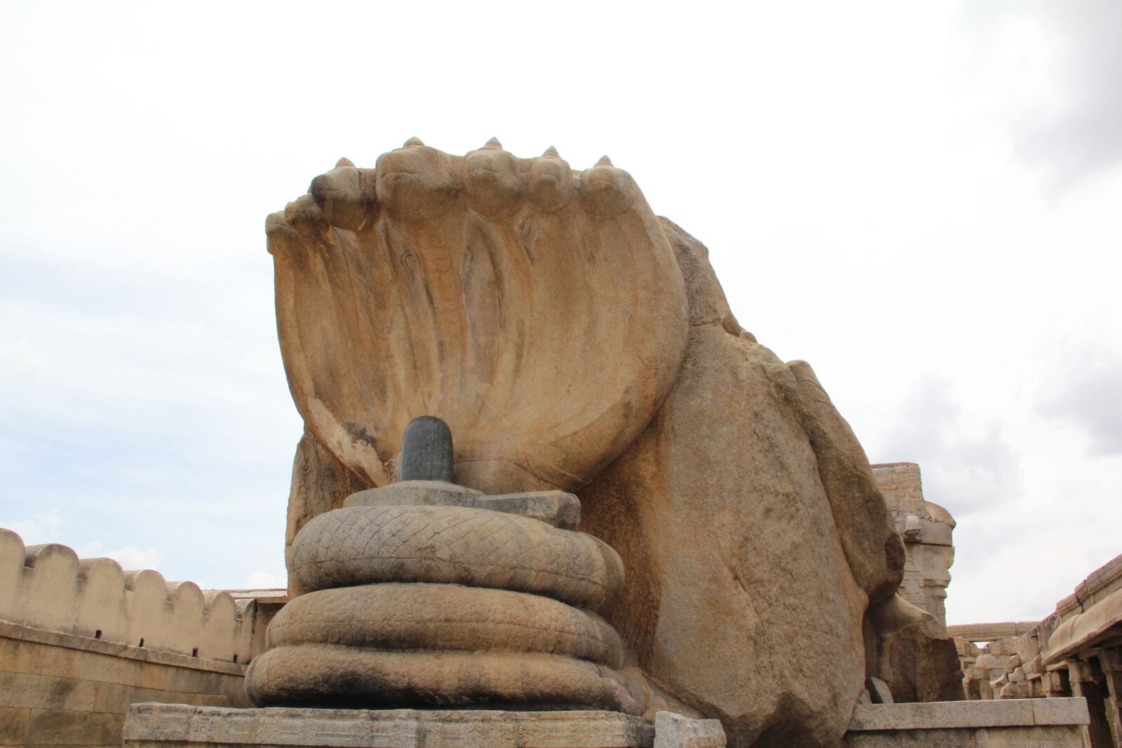 Canon EF-S 18-135mm F3.5-5.6 IS sample photo. India, stone, carving photography