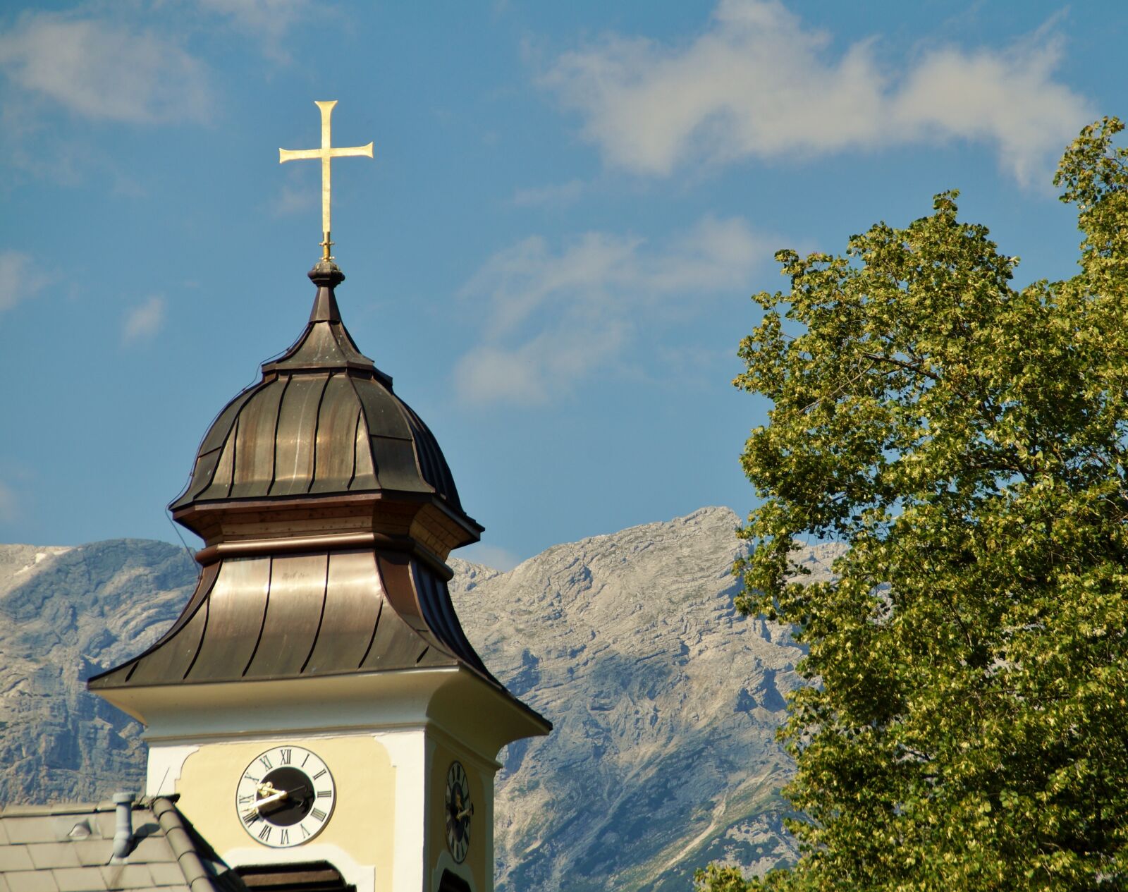 Sony SLT-A58 sample photo. Golden, cross, church photography