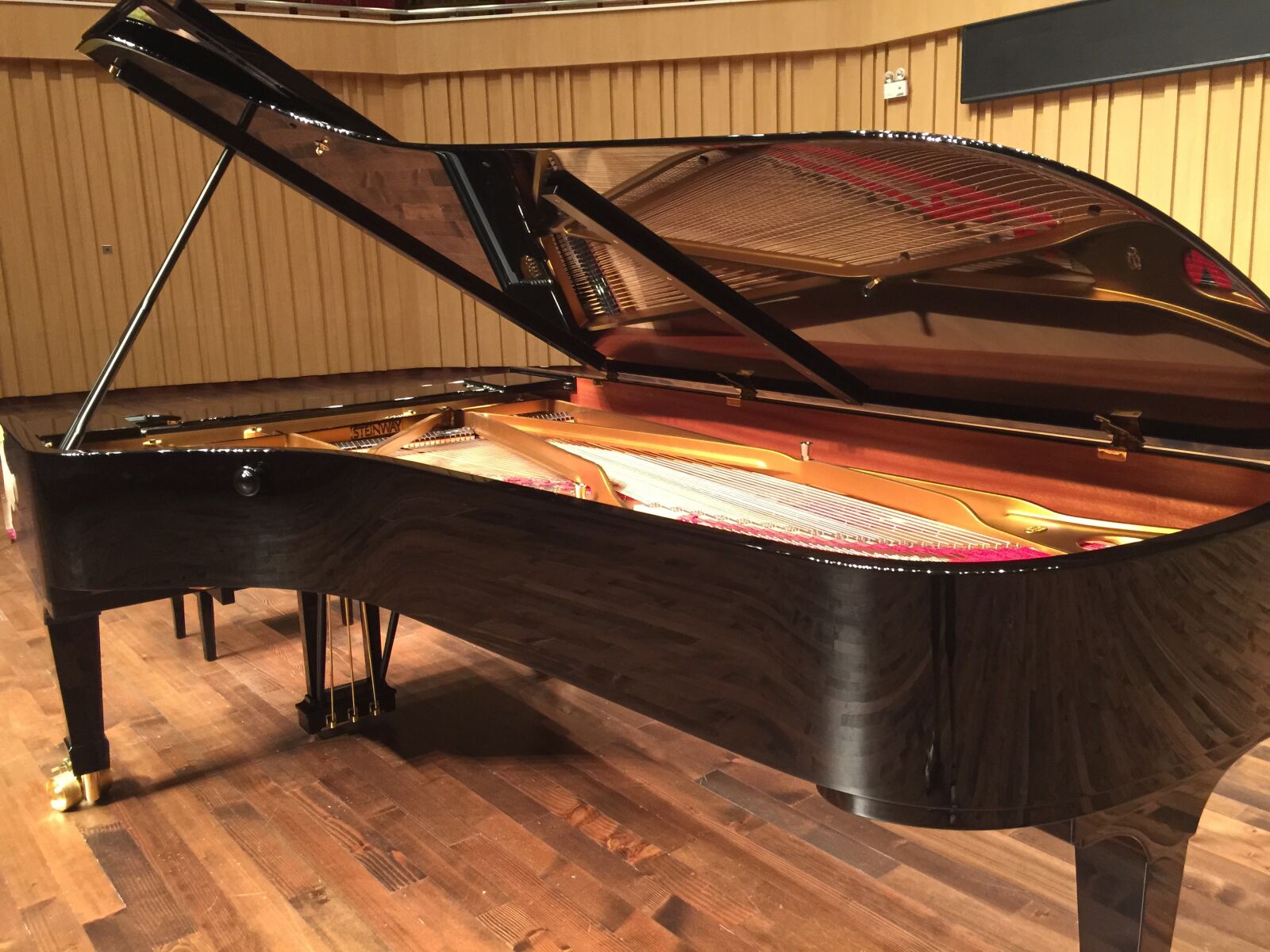 iPhone 6 Plus back camera 4.15mm f/2.2 sample photo. Changsha concert hall, stage photography