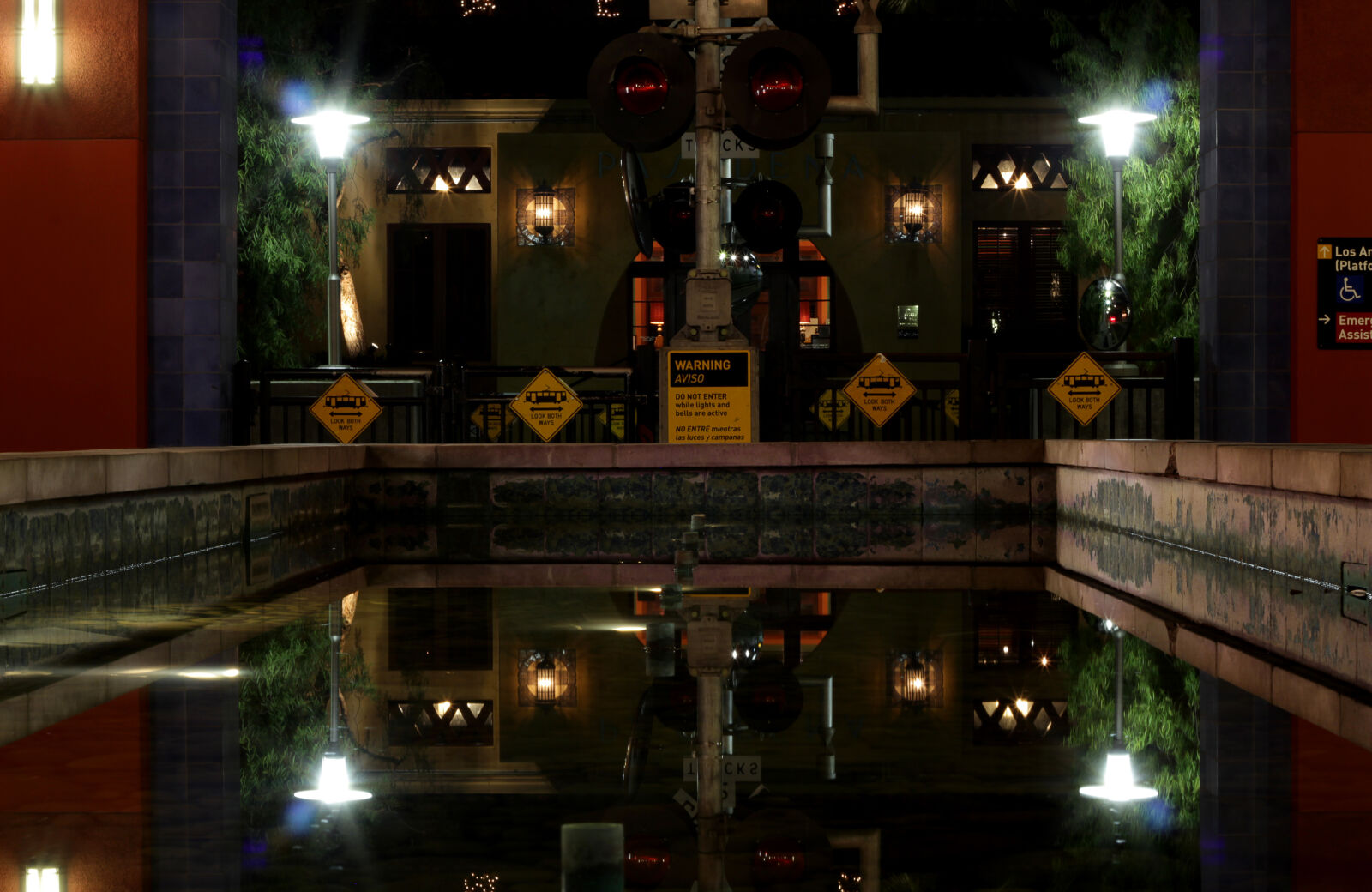 Canon EOS 550D (EOS Rebel T2i / EOS Kiss X4) sample photo. Night photography