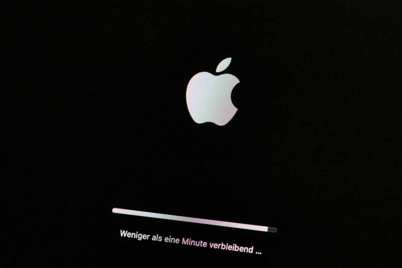 Canon EOS 80D sample photo. Mac, update, macos photography