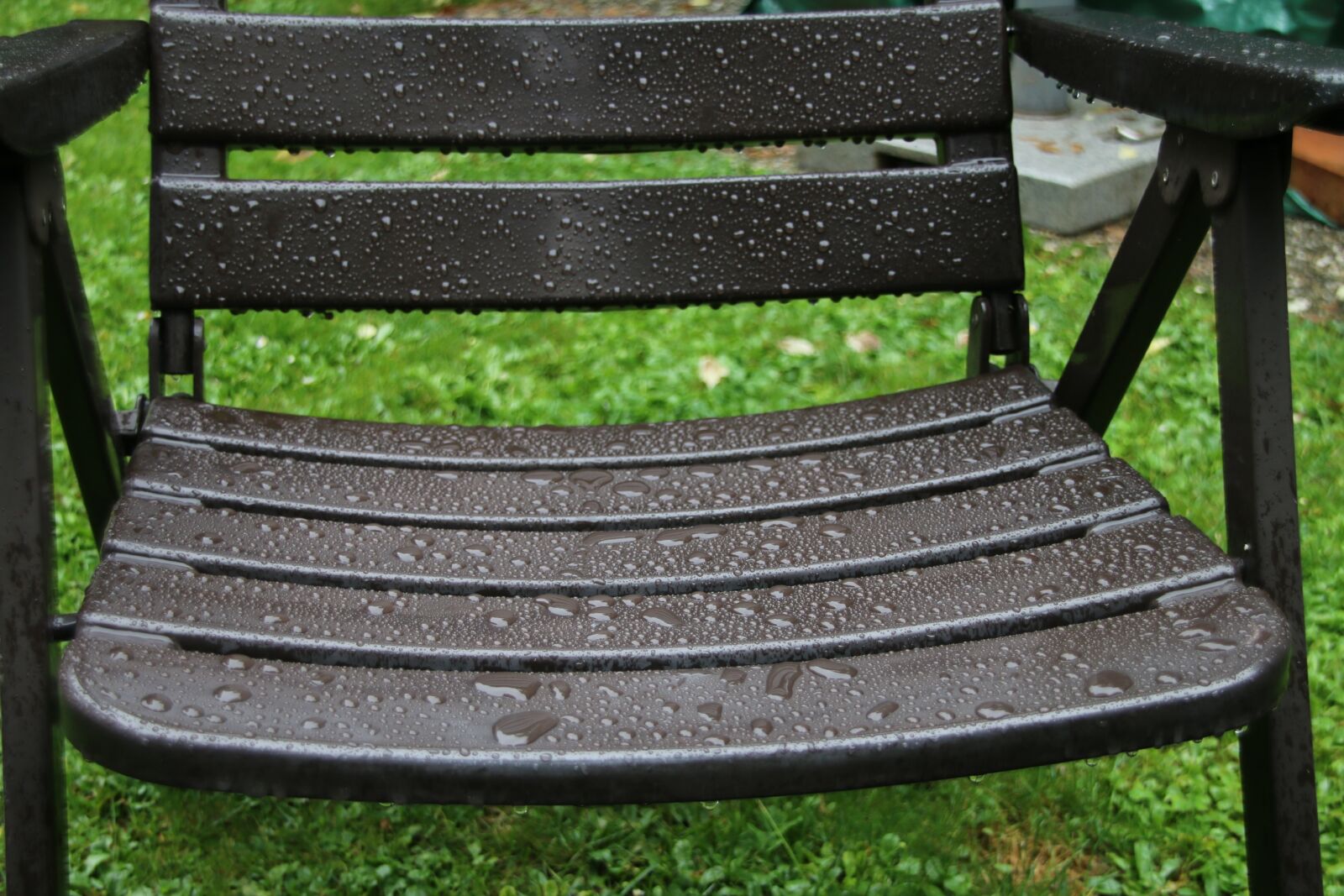 Canon EOS 70D sample photo. Garden chair, rain, raindrop photography