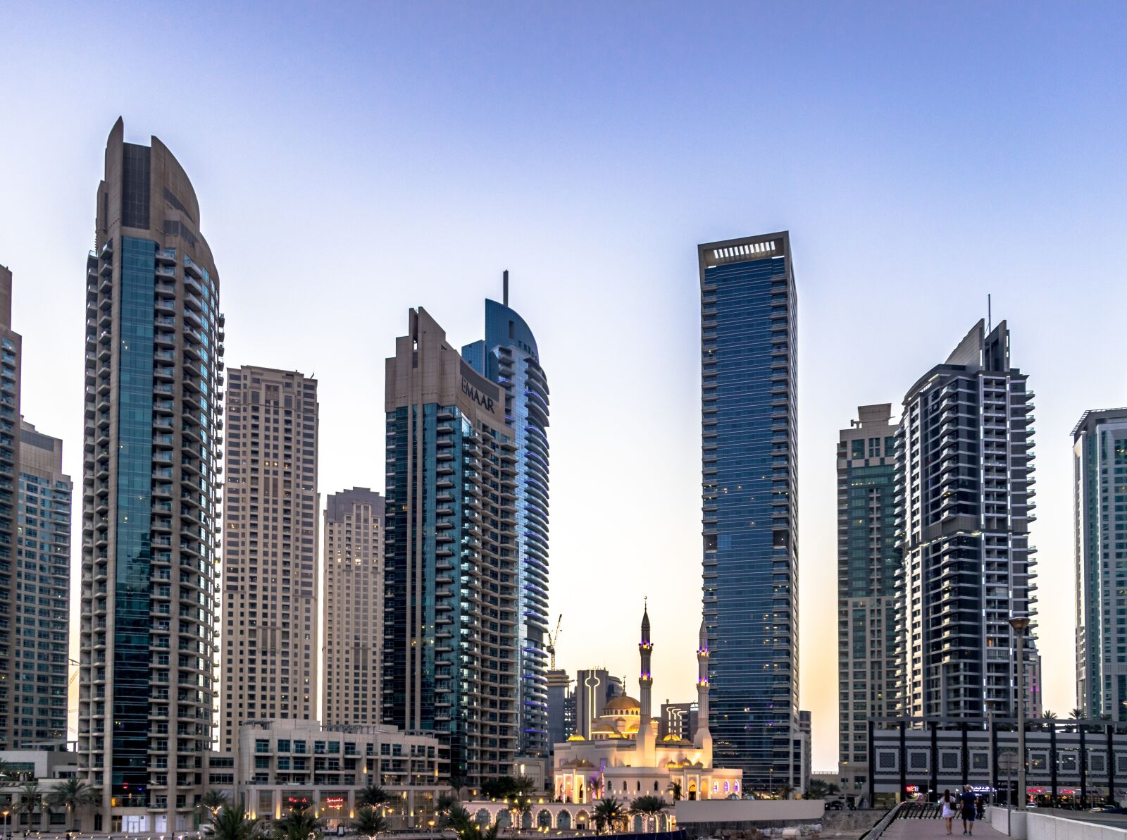 Canon EF-S 18-135mm F3.5-5.6 IS USM sample photo. Dubai, city, architecture photography