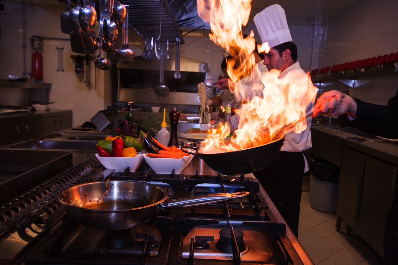 Canon EOS 40D sample photo. Kitchen, cook, flame photography
