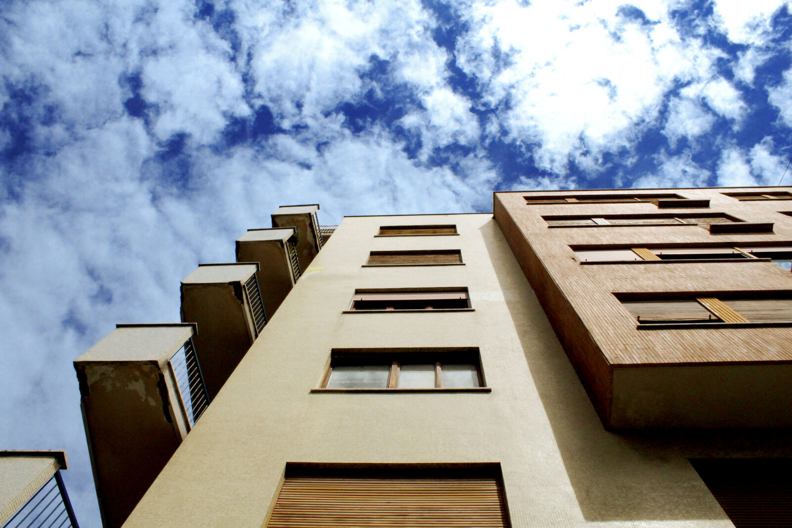 Canon EOS 1300D (EOS Rebel T6 / EOS Kiss X80) sample photo. Apartment, architecture, building, city photography