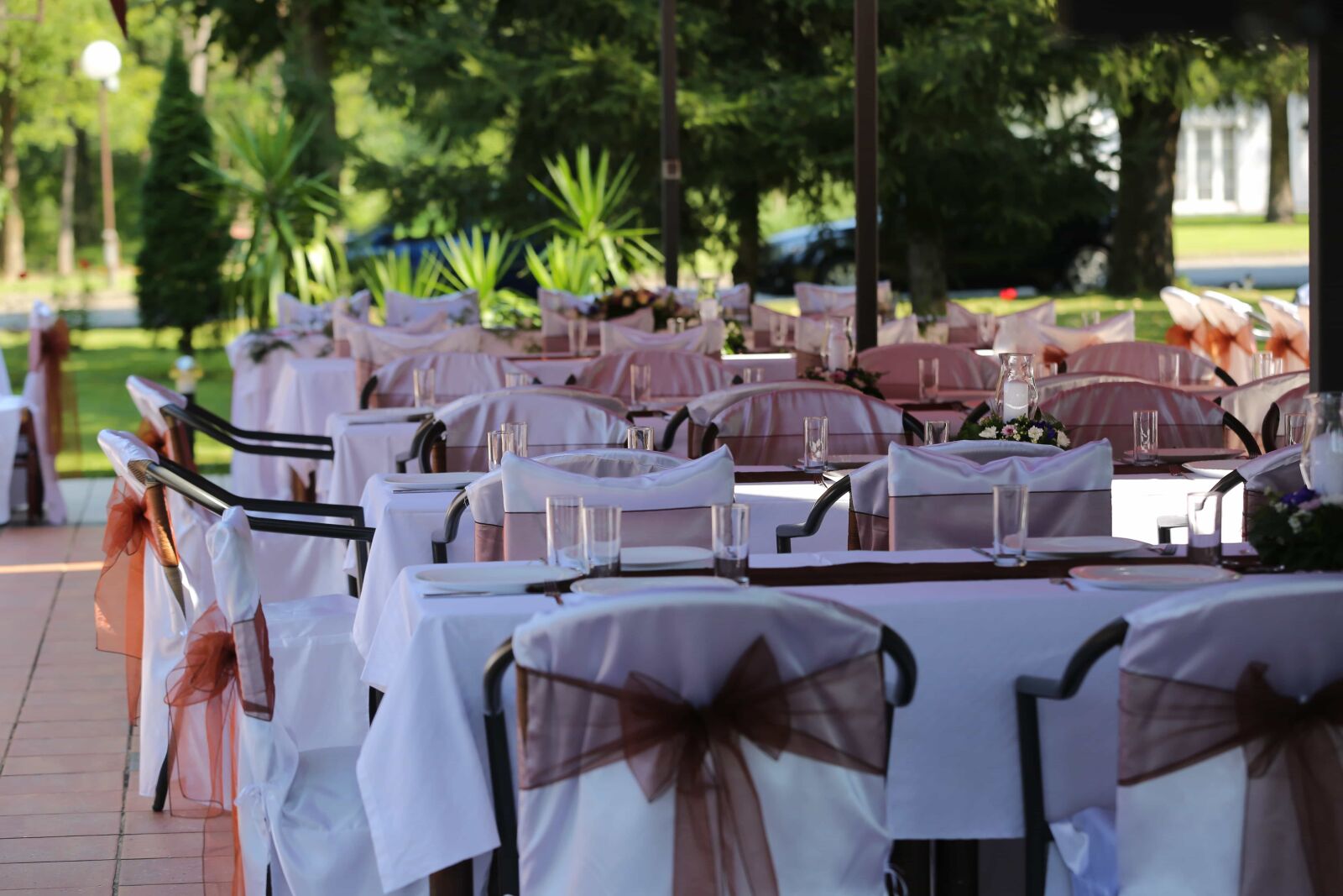 Canon EOS 5D Mark III sample photo. Chairs, dining area, luxury photography