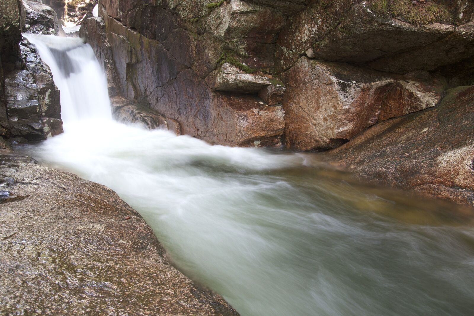 Canon EOS 550D (EOS Rebel T2i / EOS Kiss X4) sample photo. Waterfall, fast water, stones photography
