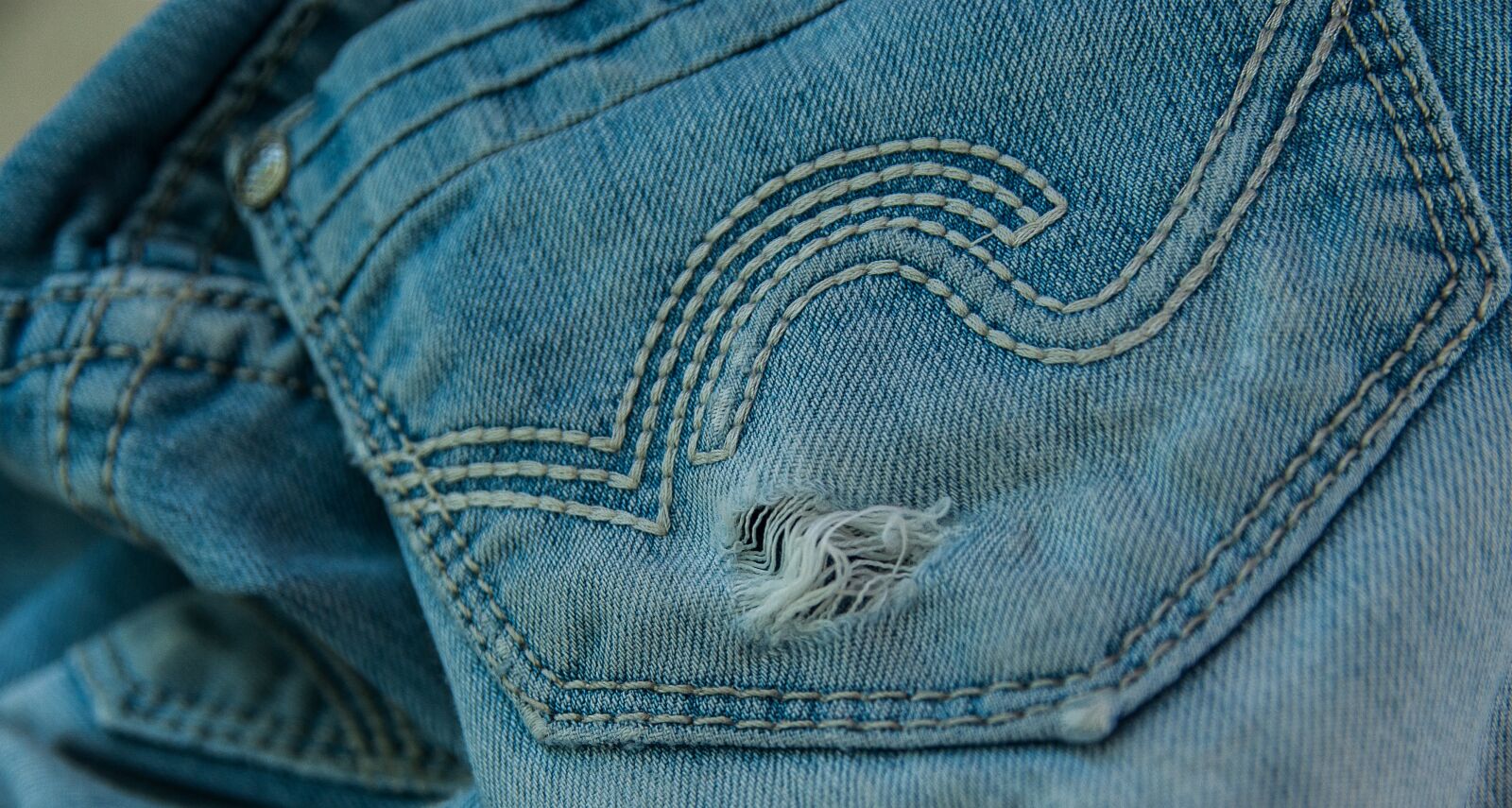 Pentax K10D sample photo. Pants, jeans, old photography