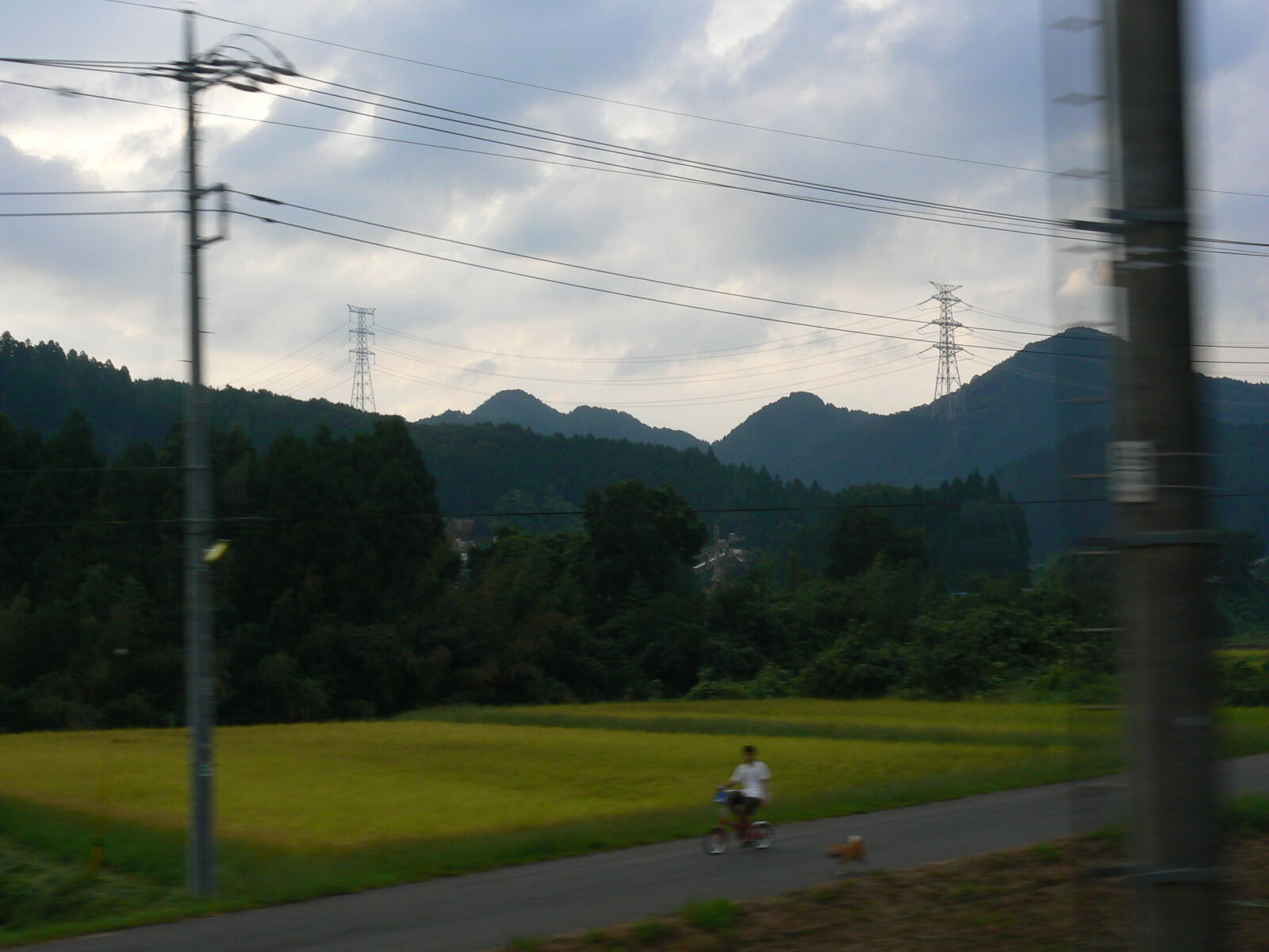 Panasonic DMC-FZ7 sample photo. Bicycle, blur, fields, japan photography