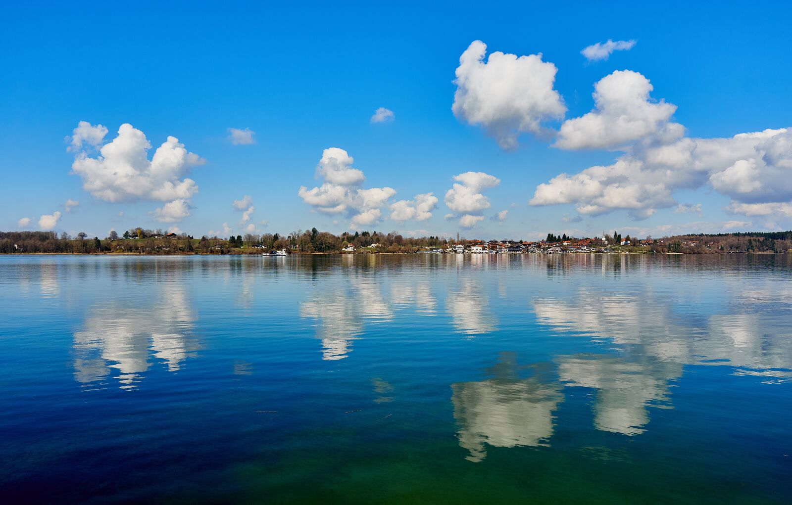 Sony a6300 + Sigma 16mm F1.4 DC DN | C sample photo. Mirroring, clouds, water photography