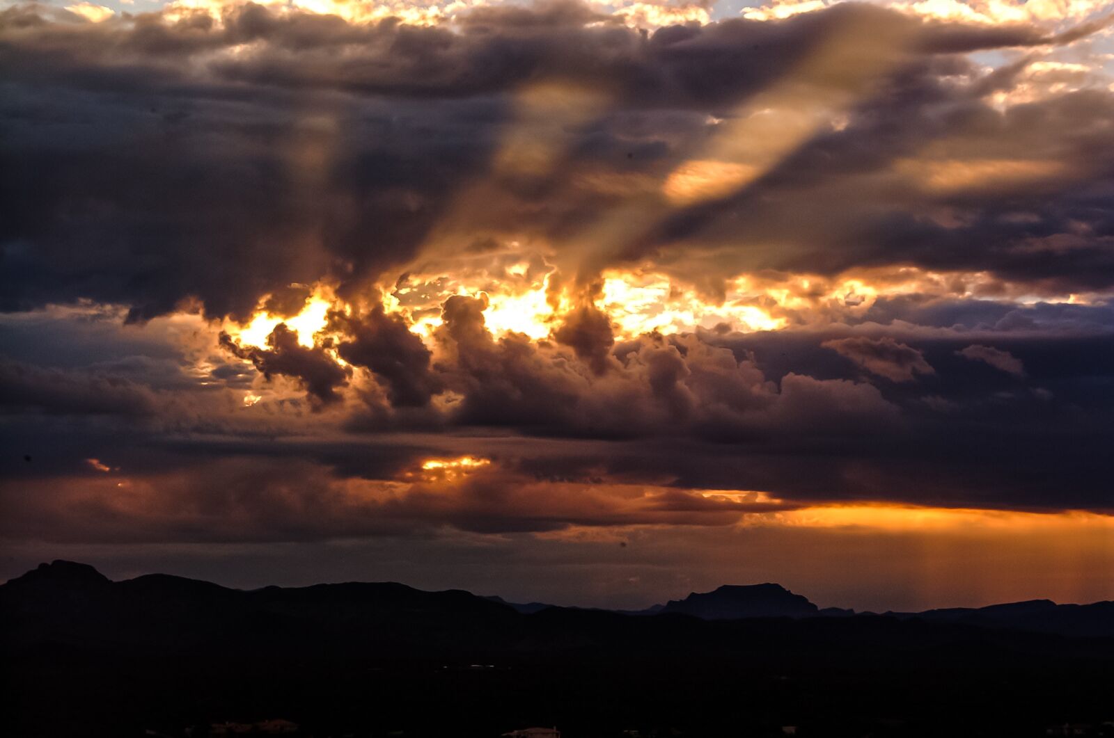 Fujifilm FinePix S1 Pro sample photo. Sunset, clouds, evening photography