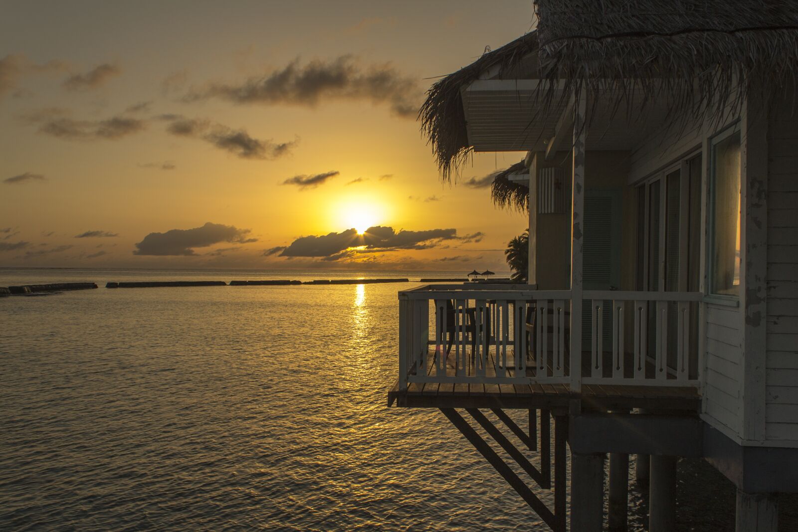 Canon EOS 600D (Rebel EOS T3i / EOS Kiss X5) sample photo. The maldives, overwater, bungalow photography