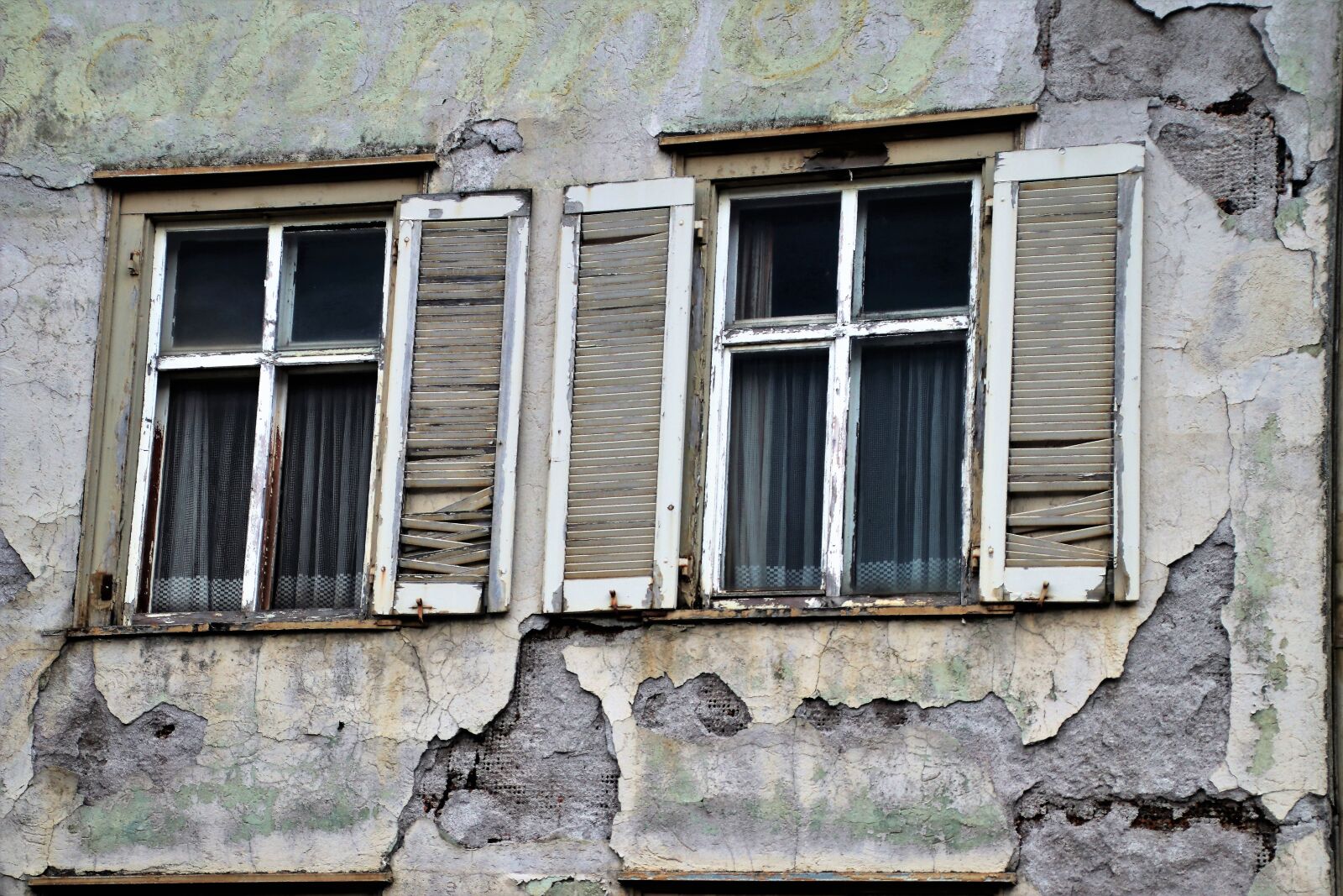 Canon EOS 80D sample photo. Window, hotel, architecture photography
