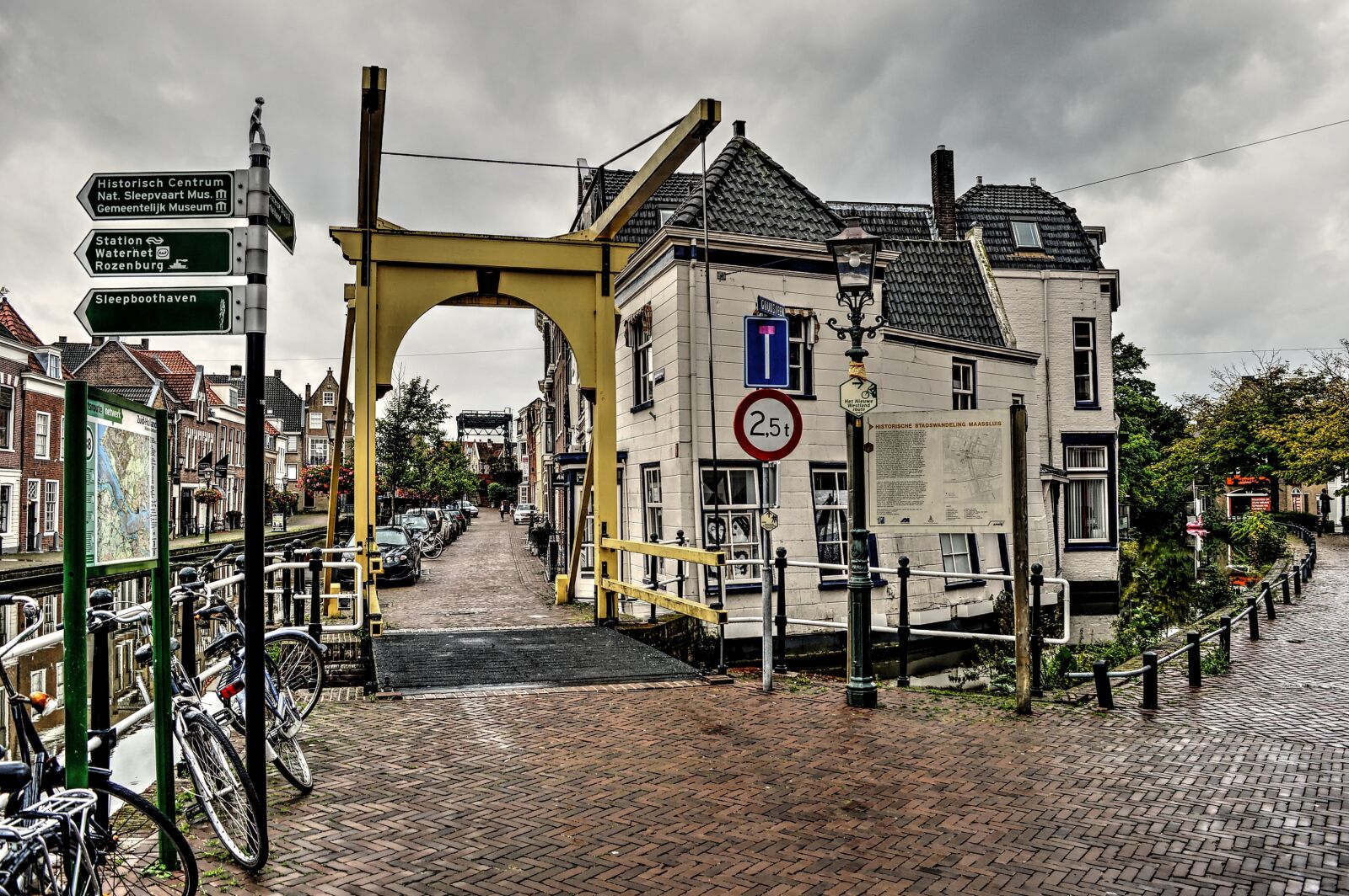 Nikon D3200 sample photo. Maassluis, veerstraat north side photography