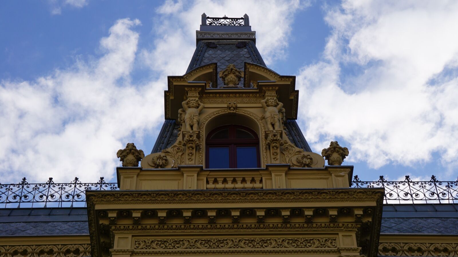 Sony E 55-210mm F4.5-6.3 OSS sample photo. Architecture, tenement house, building photography