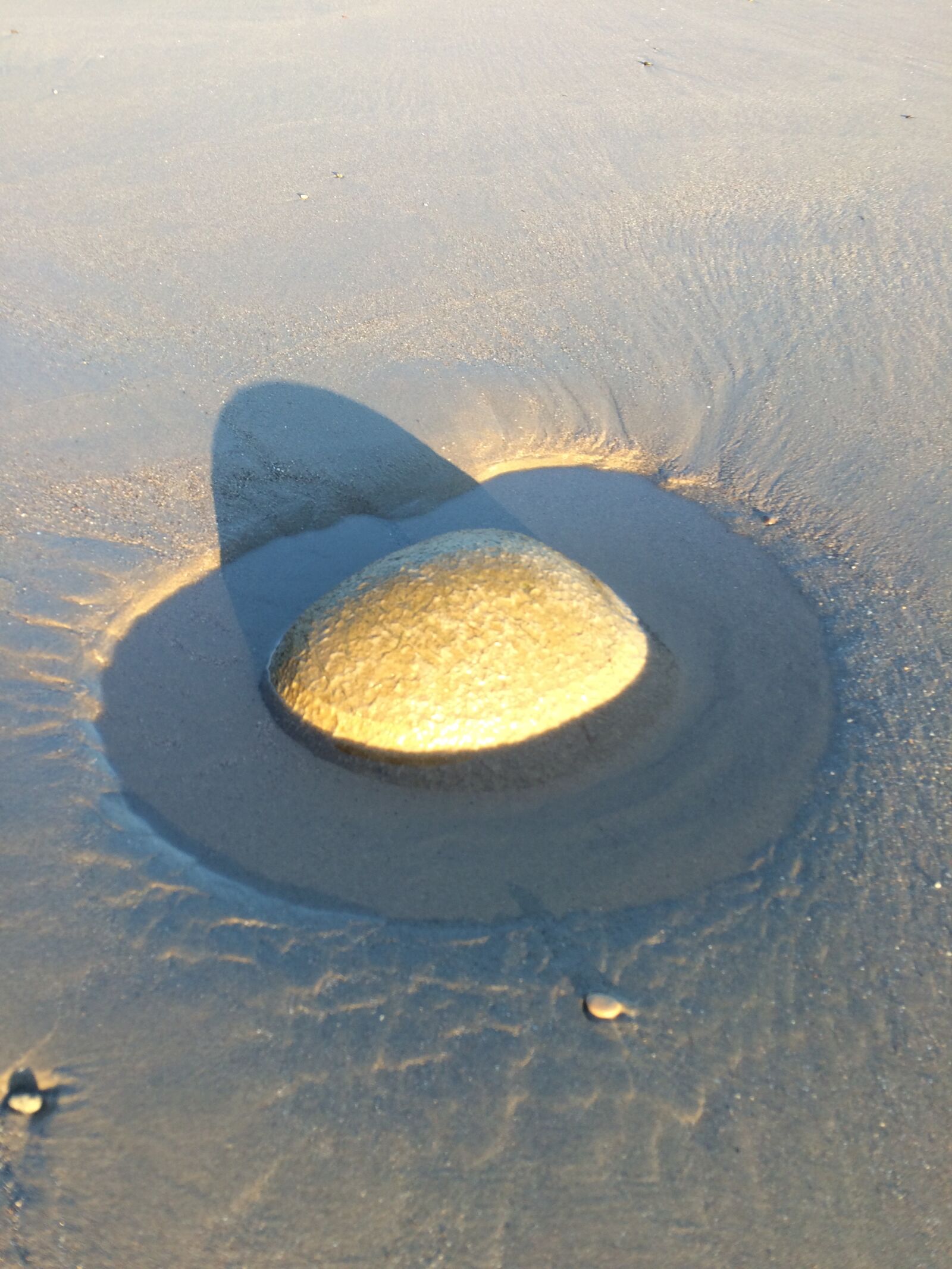 iPhone 5s back camera 4.15mm f/2.2 sample photo. Beach, sand, rock photography