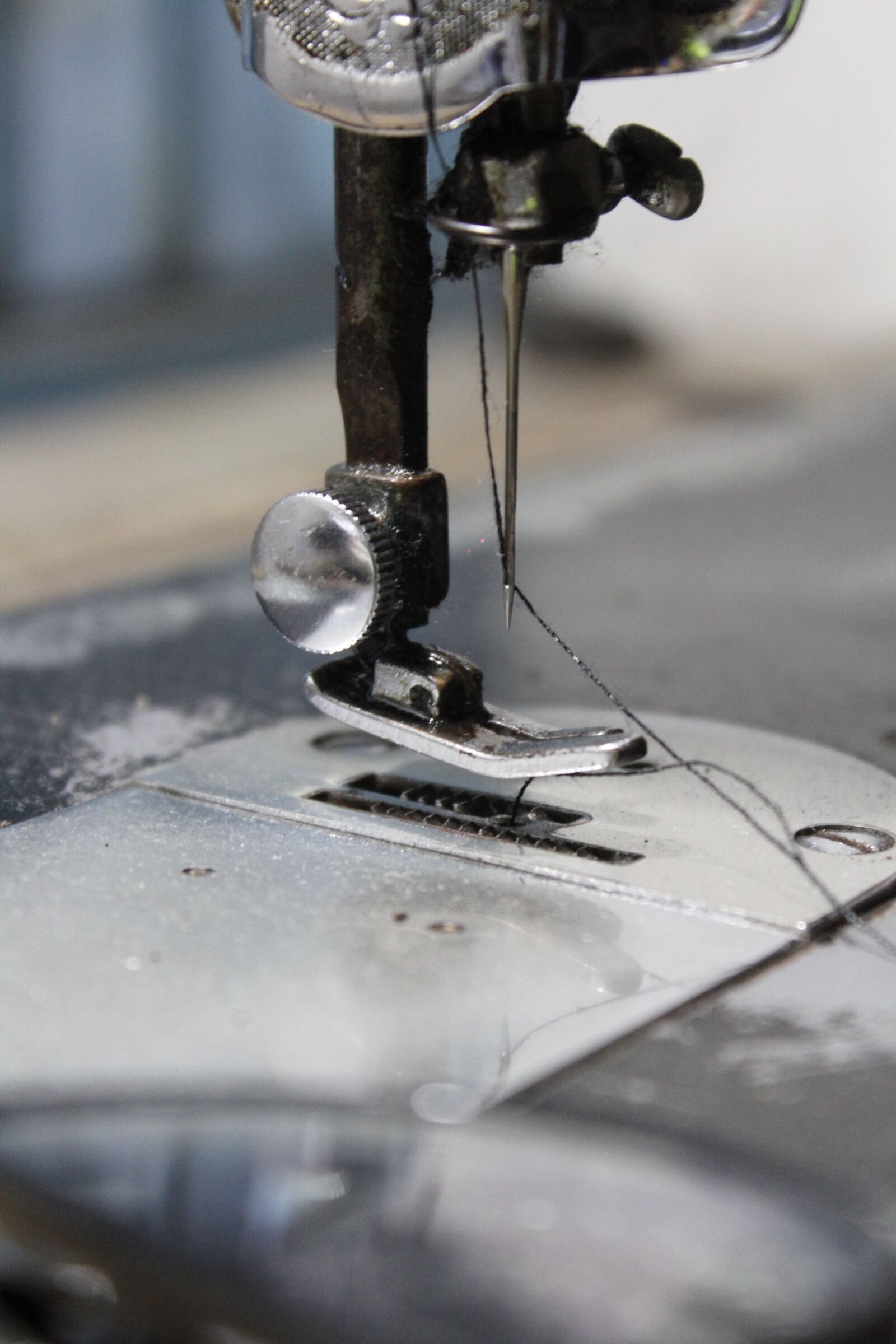 Canon EOS 1200D (EOS Rebel T5 / EOS Kiss X70 / EOS Hi) sample photo. Sewing machine, old, sewing photography