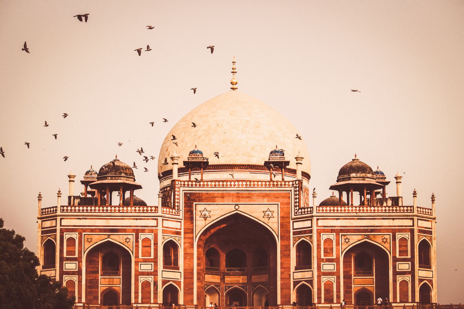 Canon EOS 700D (EOS Rebel T5i / EOS Kiss X7i) sample photo. Old buildings, mughals, delhi photography