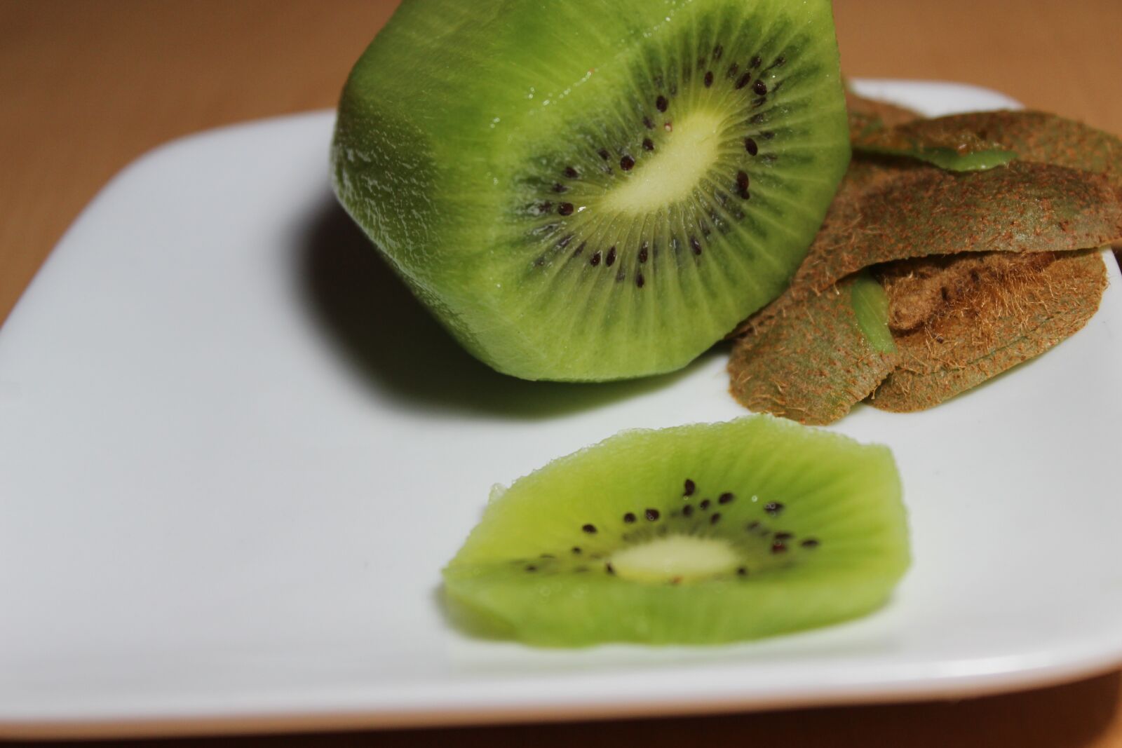 Canon EOS 600D (Rebel EOS T3i / EOS Kiss X5) sample photo. Kiwi, food, fruit photography
