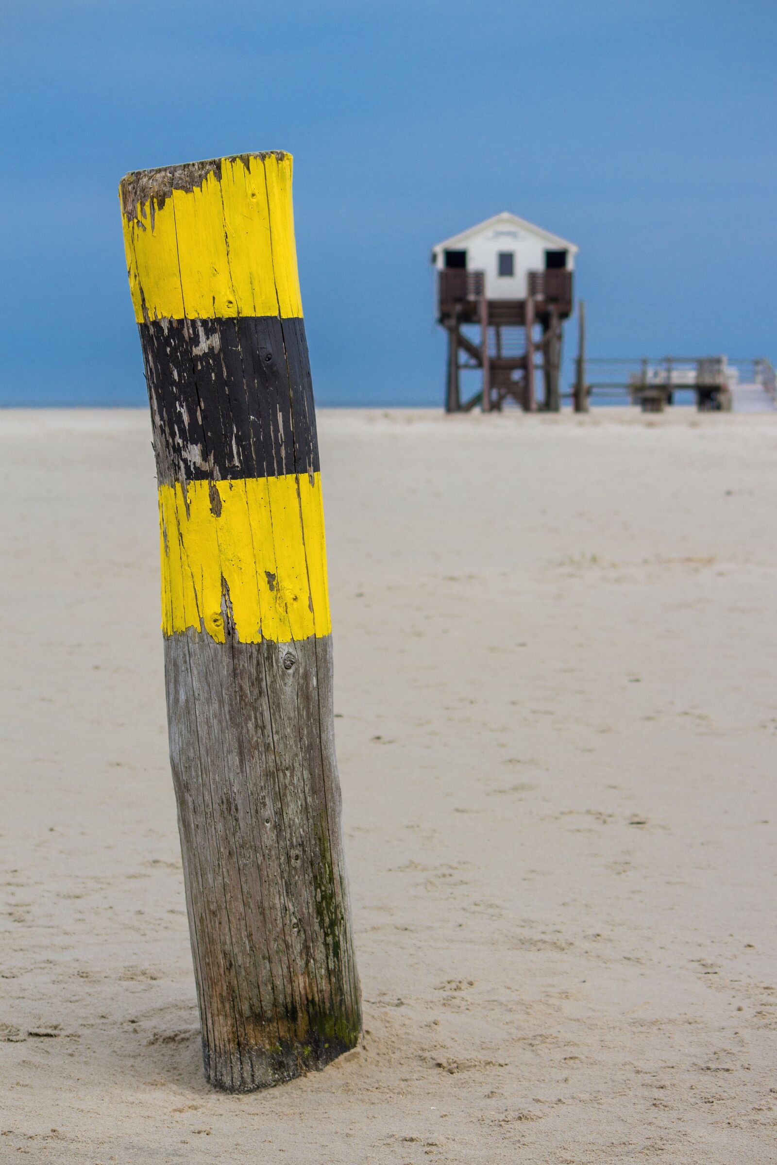 Canon EOS 700D (EOS Rebel T5i / EOS Kiss X7i) sample photo. Pile, beach, stilt house photography