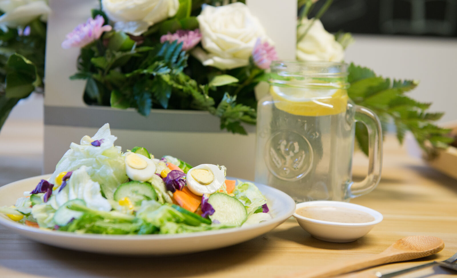 Nikon AF-S Nikkor 24-70mm F2.8G ED sample photo. Pizza, salad, vegetables, western photography