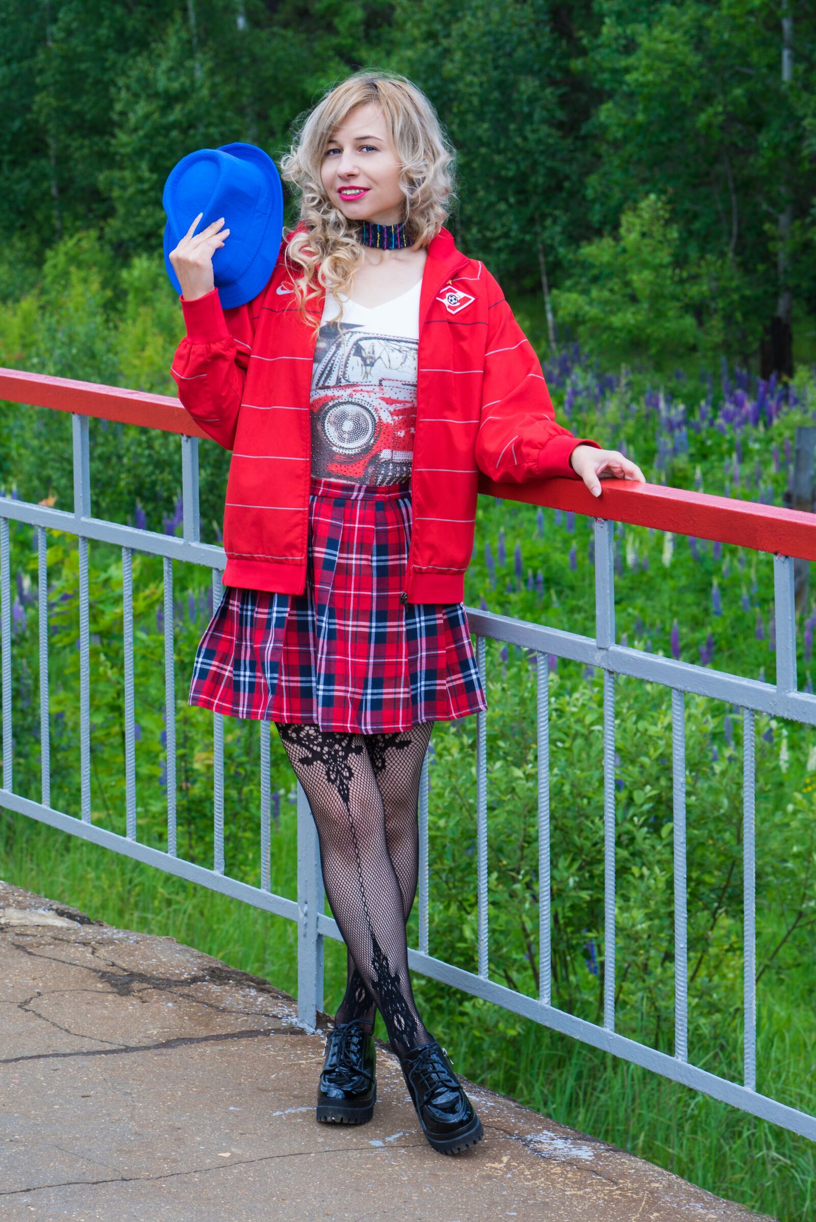 Sony a7R sample photo. Girl, school skirt, cap photography