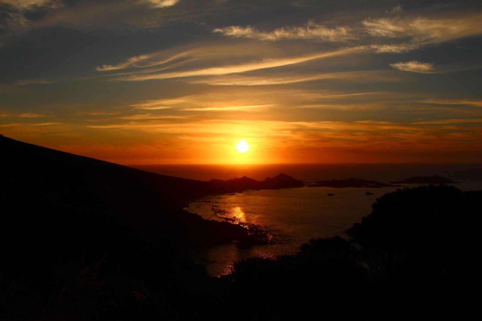 Canon EOS 650D (EOS Rebel T4i / EOS Kiss X6i) sample photo. Sunset, beach, blue photography