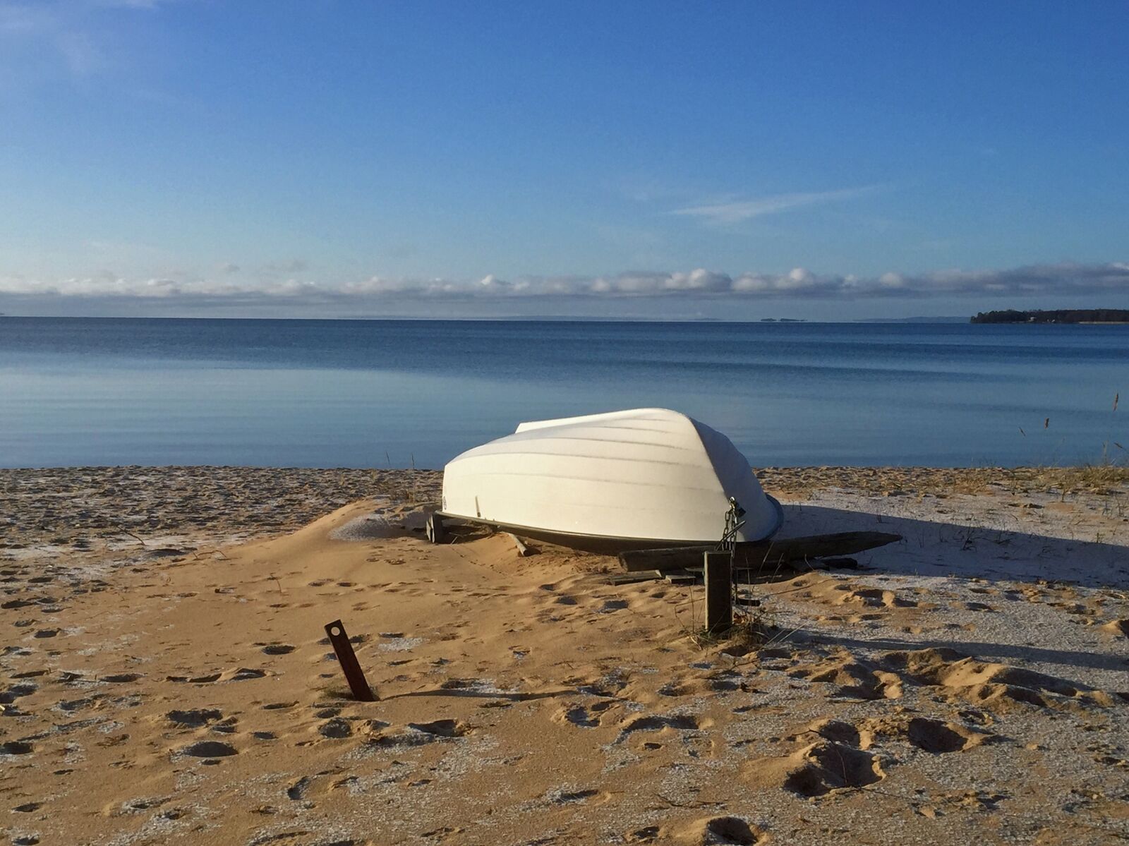 iPhone 6 back camera 4.15mm f/2.2 sample photo. Vättern, water, sand photography