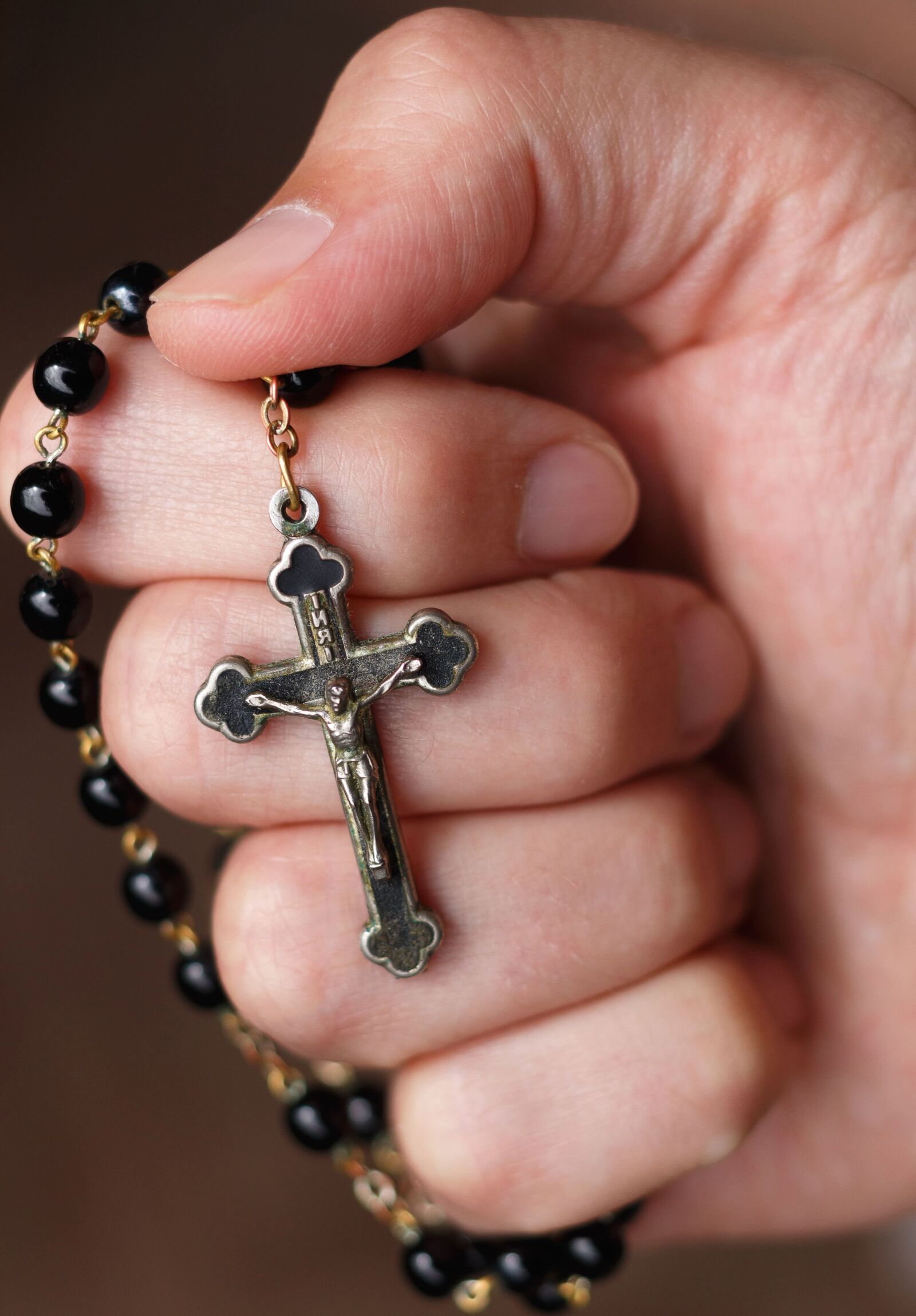 Canon EOS 100D (EOS Rebel SL1 / EOS Kiss X7) sample photo. Cross, christianity, religion, hand photography