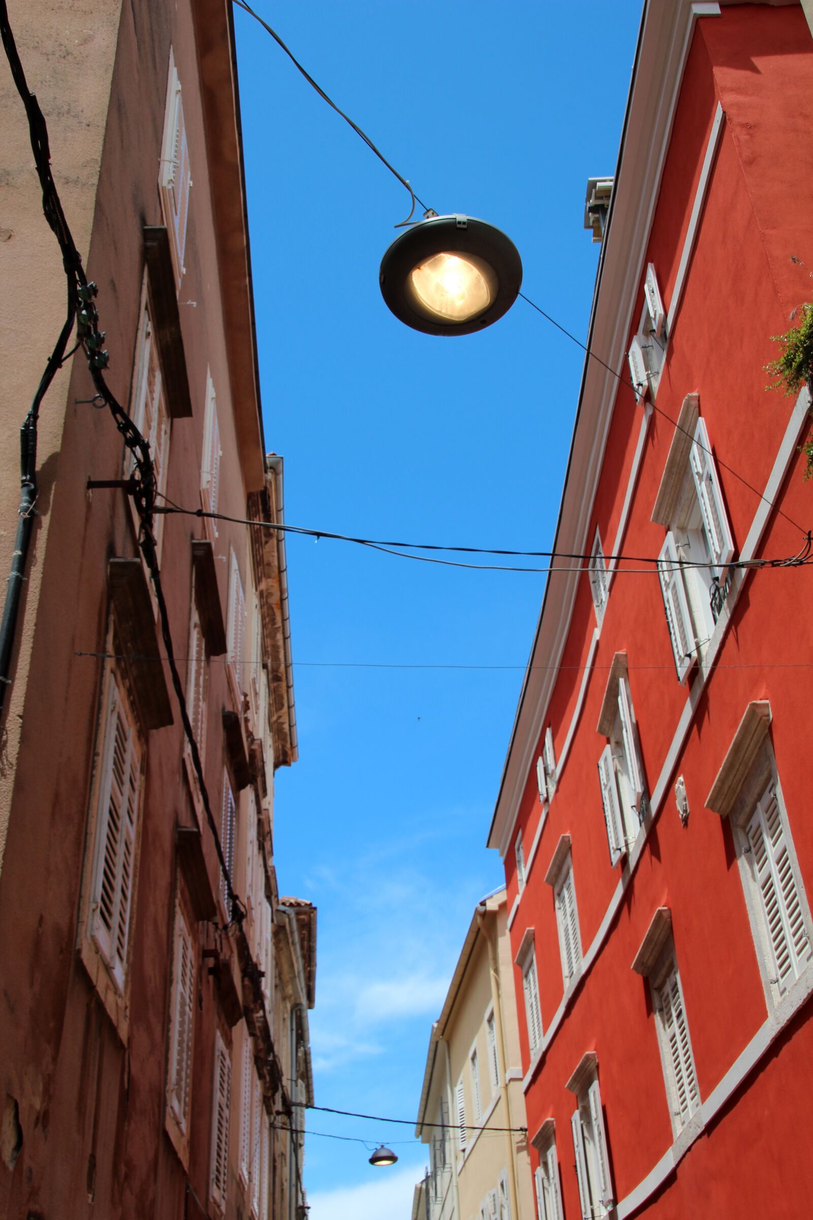 Canon EOS 600D (Rebel EOS T3i / EOS Kiss X5) sample photo. Perspective, building, city photography