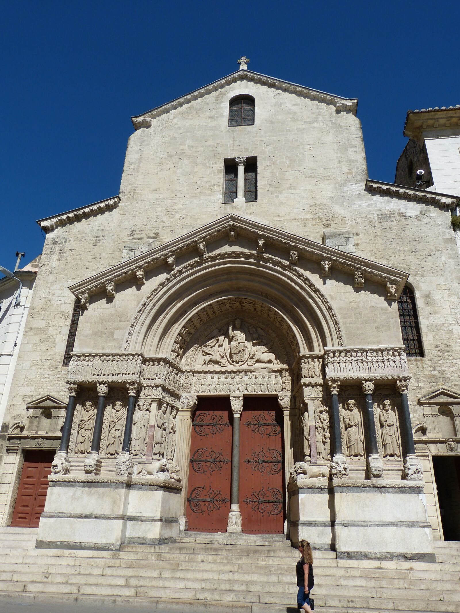 Panasonic Lumix DMC-FZ150 sample photo. Arles, cathedral, facade photography
