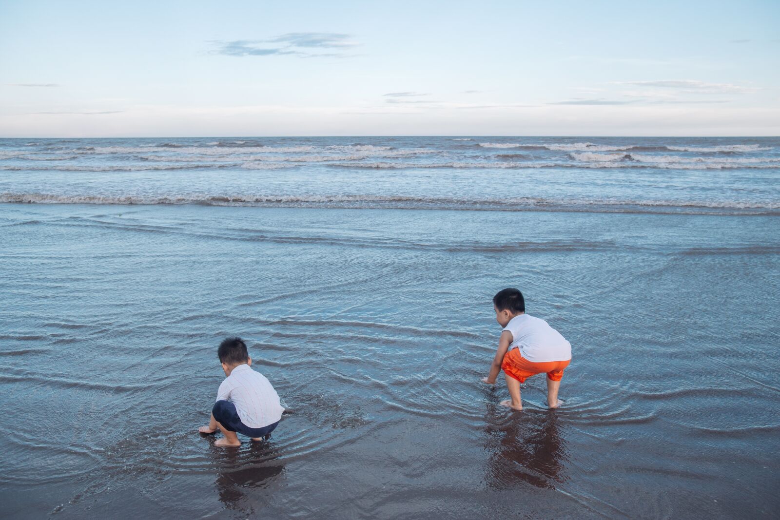 Canon EF 24-105mm F3.5-5.6 IS STM sample photo. Beach, children, boy photography