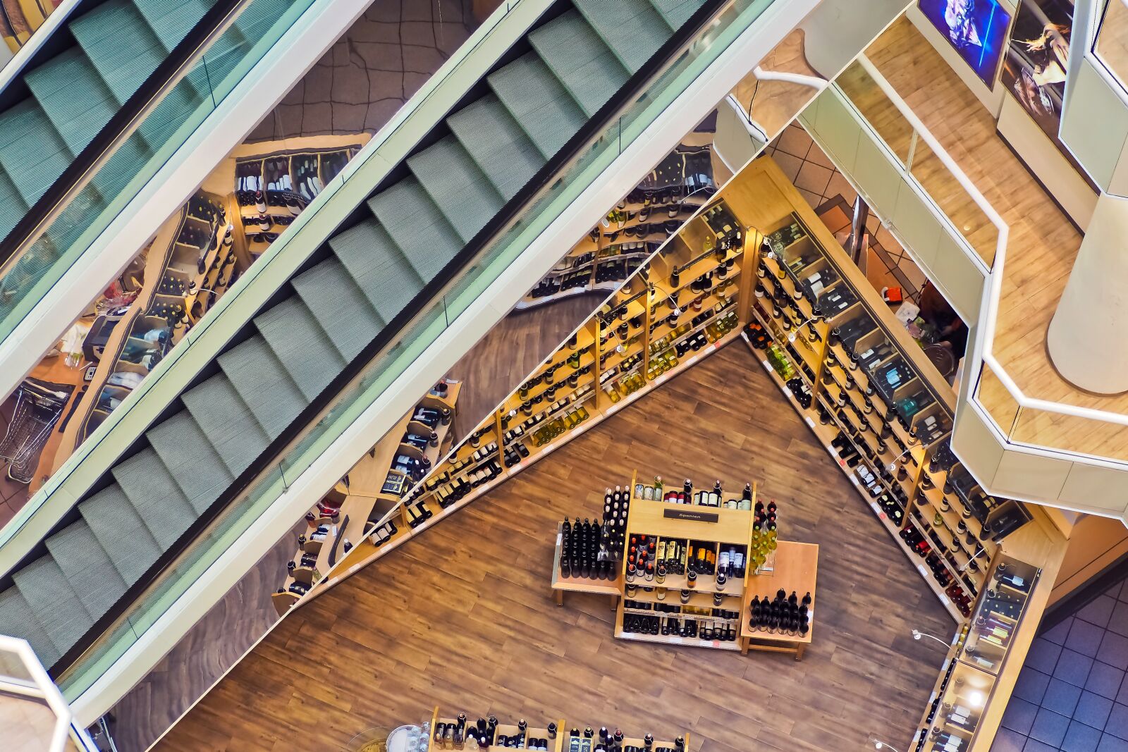 Olympus OM-D E-M10 sample photo. Department store, building, architecture photography