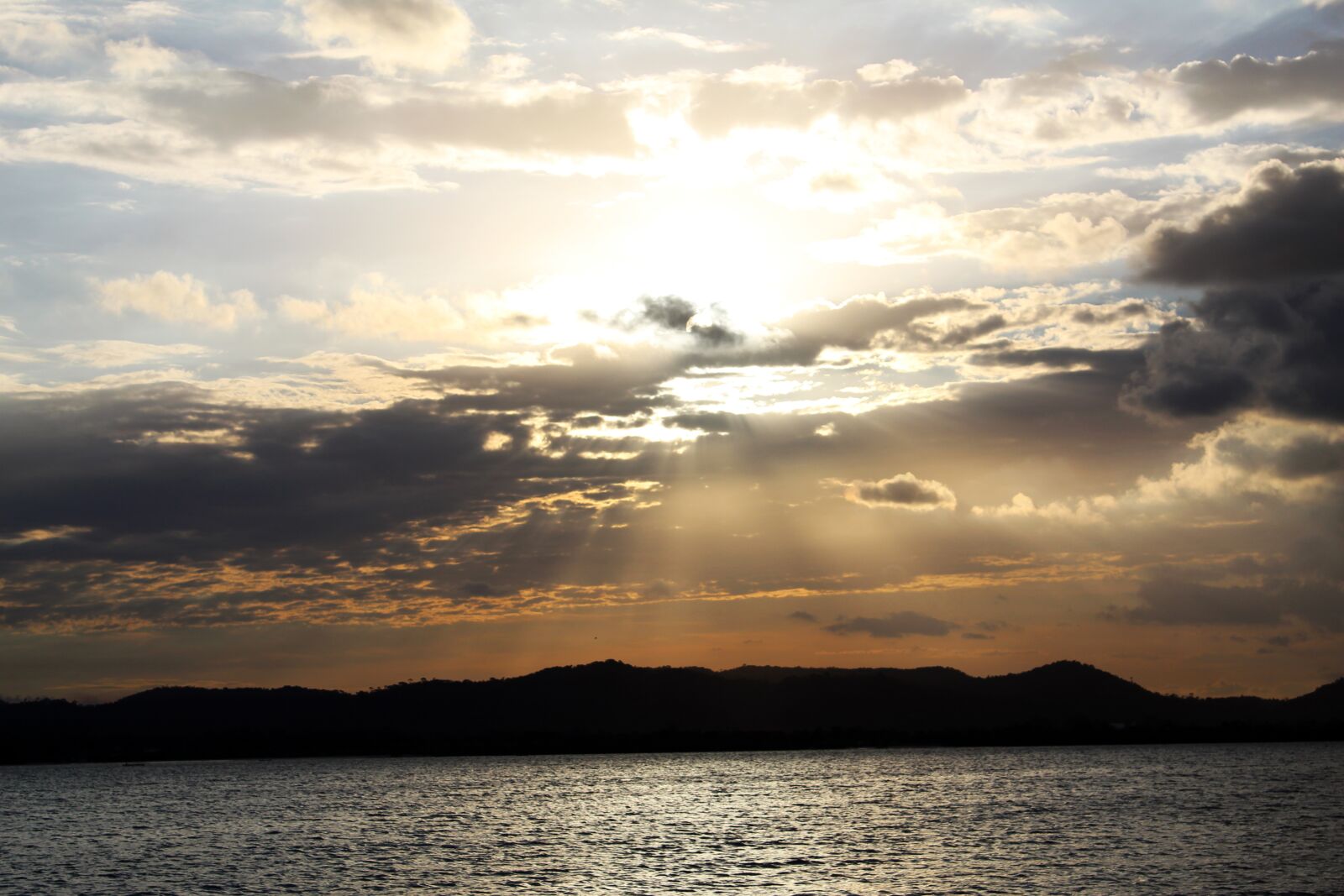 Canon EOS 1300D (EOS Rebel T6 / EOS Kiss X80) sample photo. Clouds, landscape, nature photography