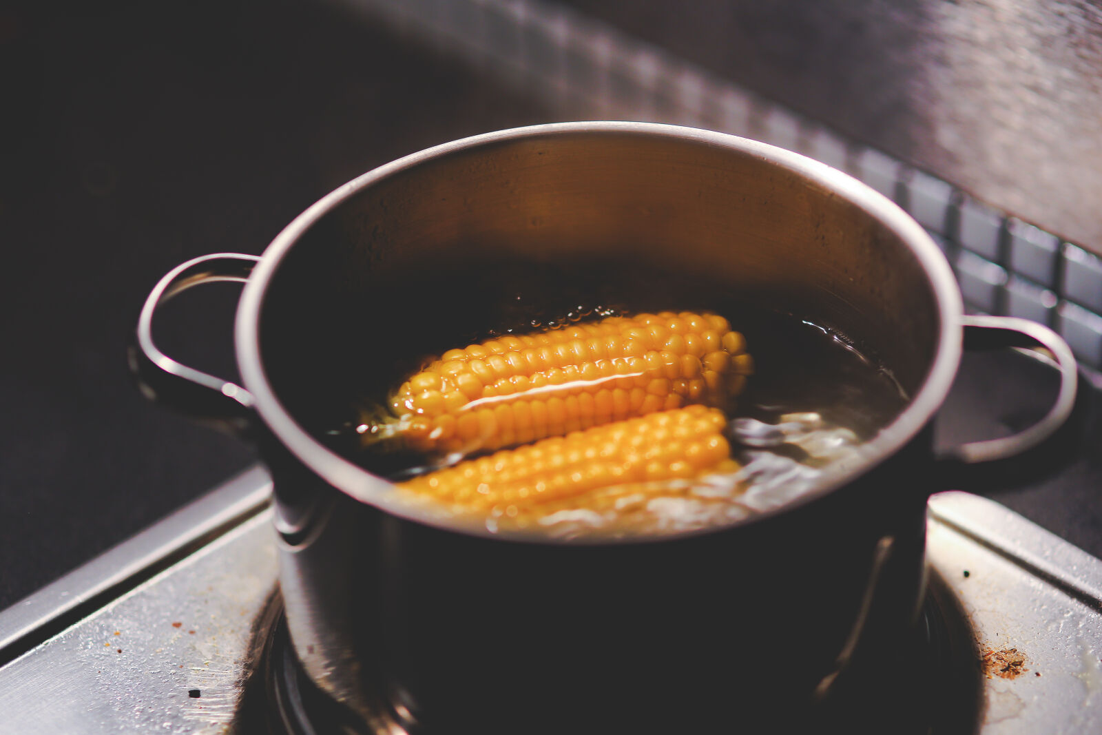Canon EOS 6D + Sigma 85mm F1.4 EX DG HSM sample photo. Cooking, corn photography