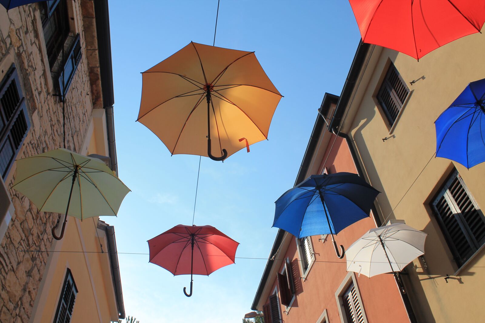 Canon EOS 1100D (EOS Rebel T3 / EOS Kiss X50) sample photo. Umbrellas, colorful, novigrad photography
