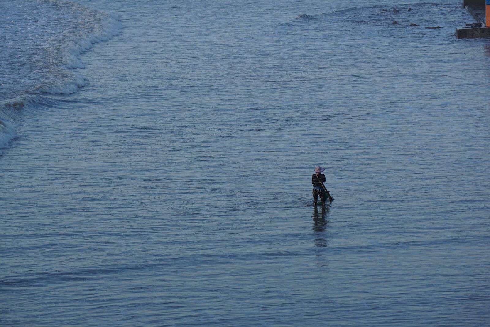 Sony E 55-210mm F4.5-6.3 OSS sample photo. Worker, fisher, fish man photography