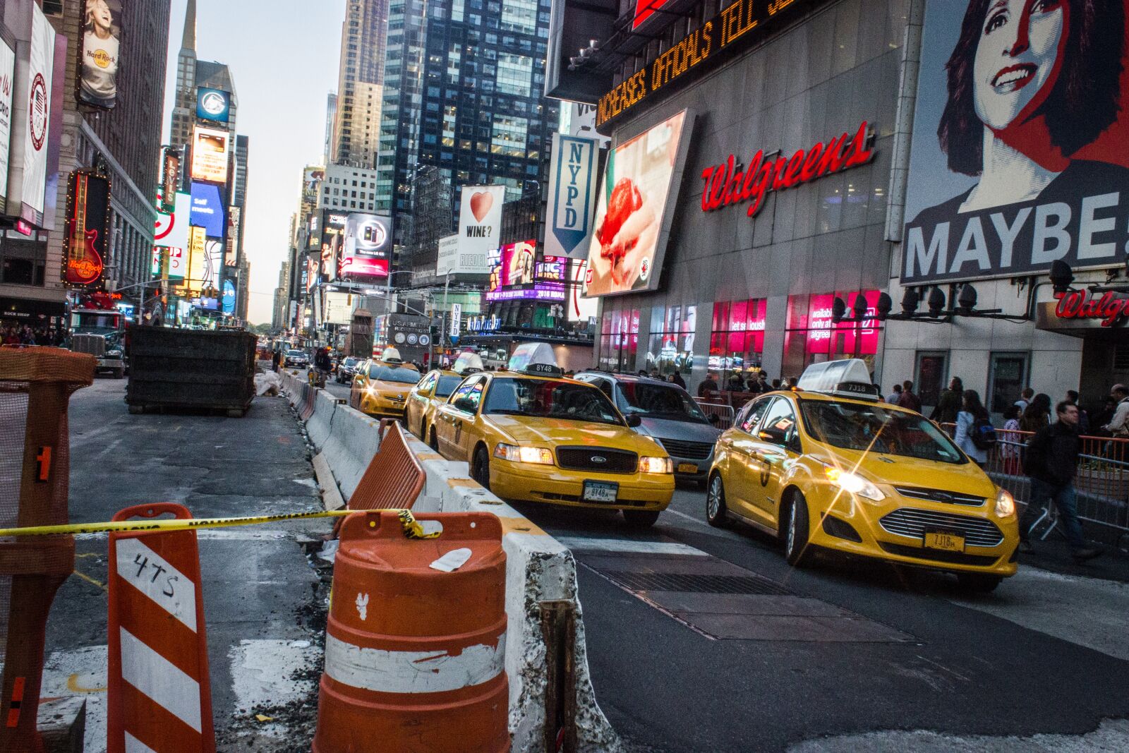 Canon EF-S 18-55mm F3.5-5.6 IS sample photo. Taxi, new york, city photography