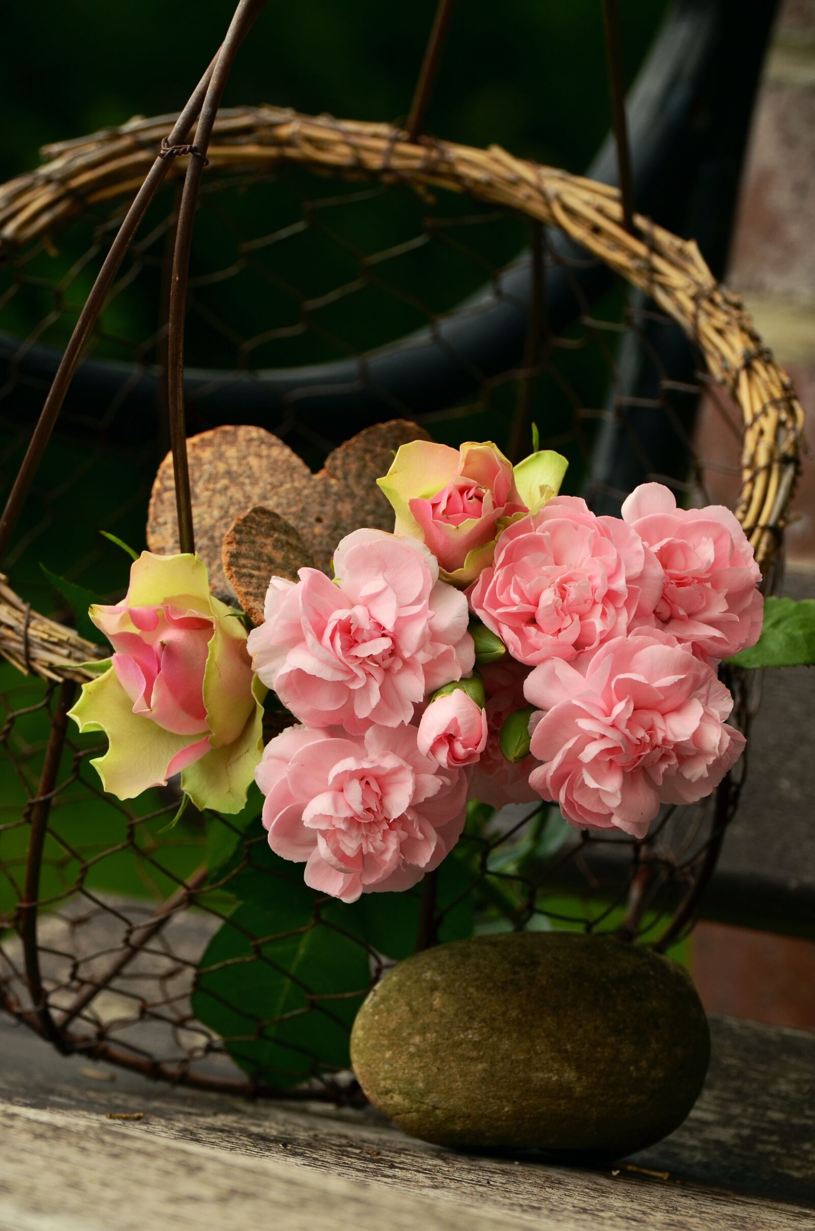 Nikon D5100 sample photo. Bouquet, floral greeting, cloves photography