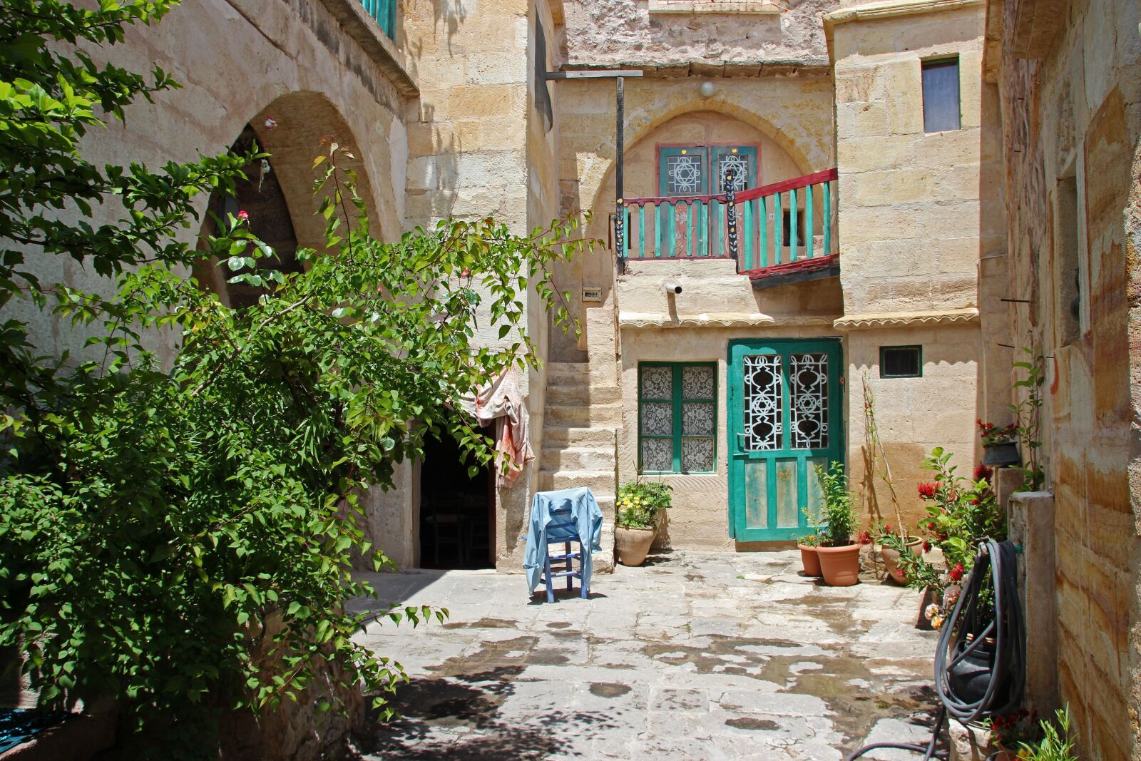 Canon EOS 600D (Rebel EOS T3i / EOS Kiss X5) sample photo. Turkey, cappadocia, courtyard photography