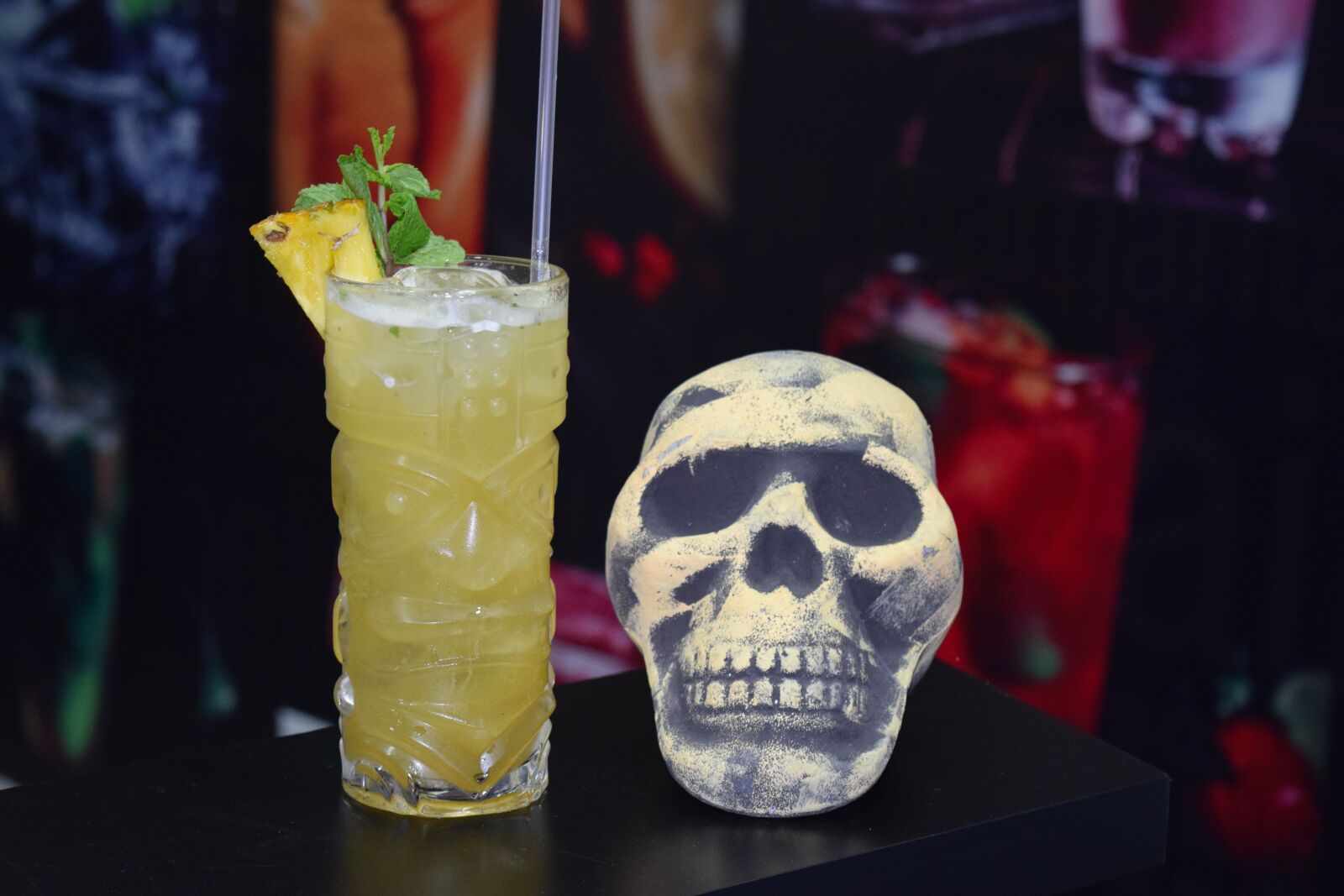 Nikon D3300 sample photo. Mixology, waiter, alcohol photography