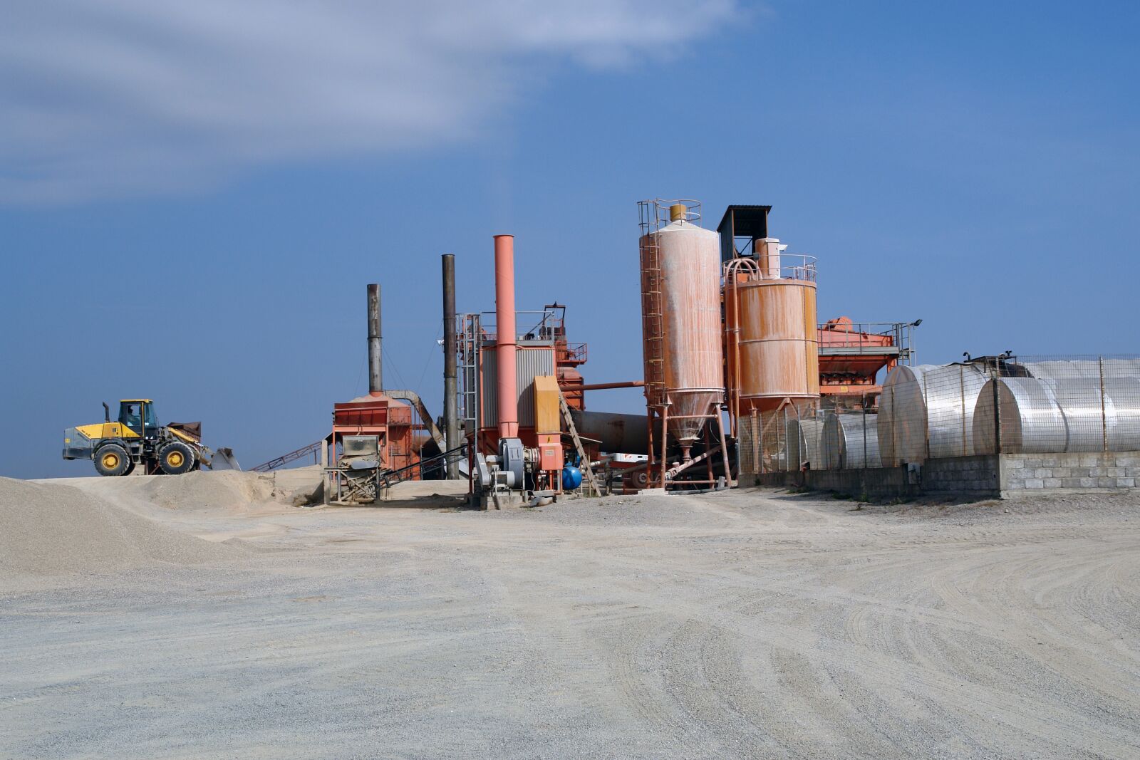 Sony DSC-R1 sample photo. Excavator, construction, sand photography