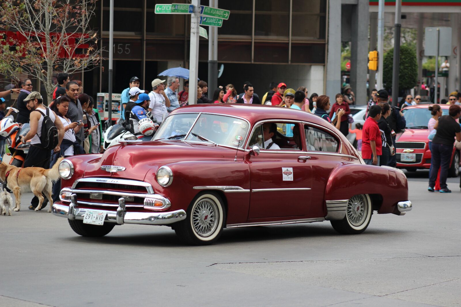 Canon EOS 600D (Rebel EOS T3i / EOS Kiss X5) sample photo. Chevrolet, auto classic, parade photography