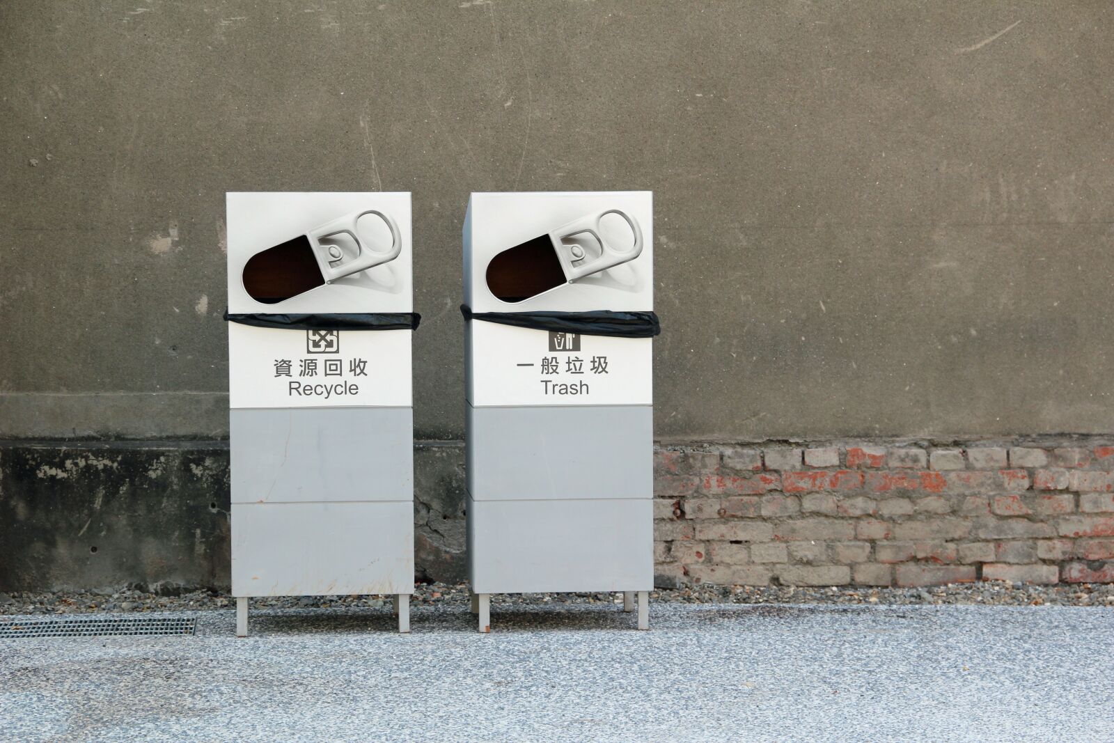 Canon EOS 600D (Rebel EOS T3i / EOS Kiss X5) sample photo. Recycle, trash, garbage can photography